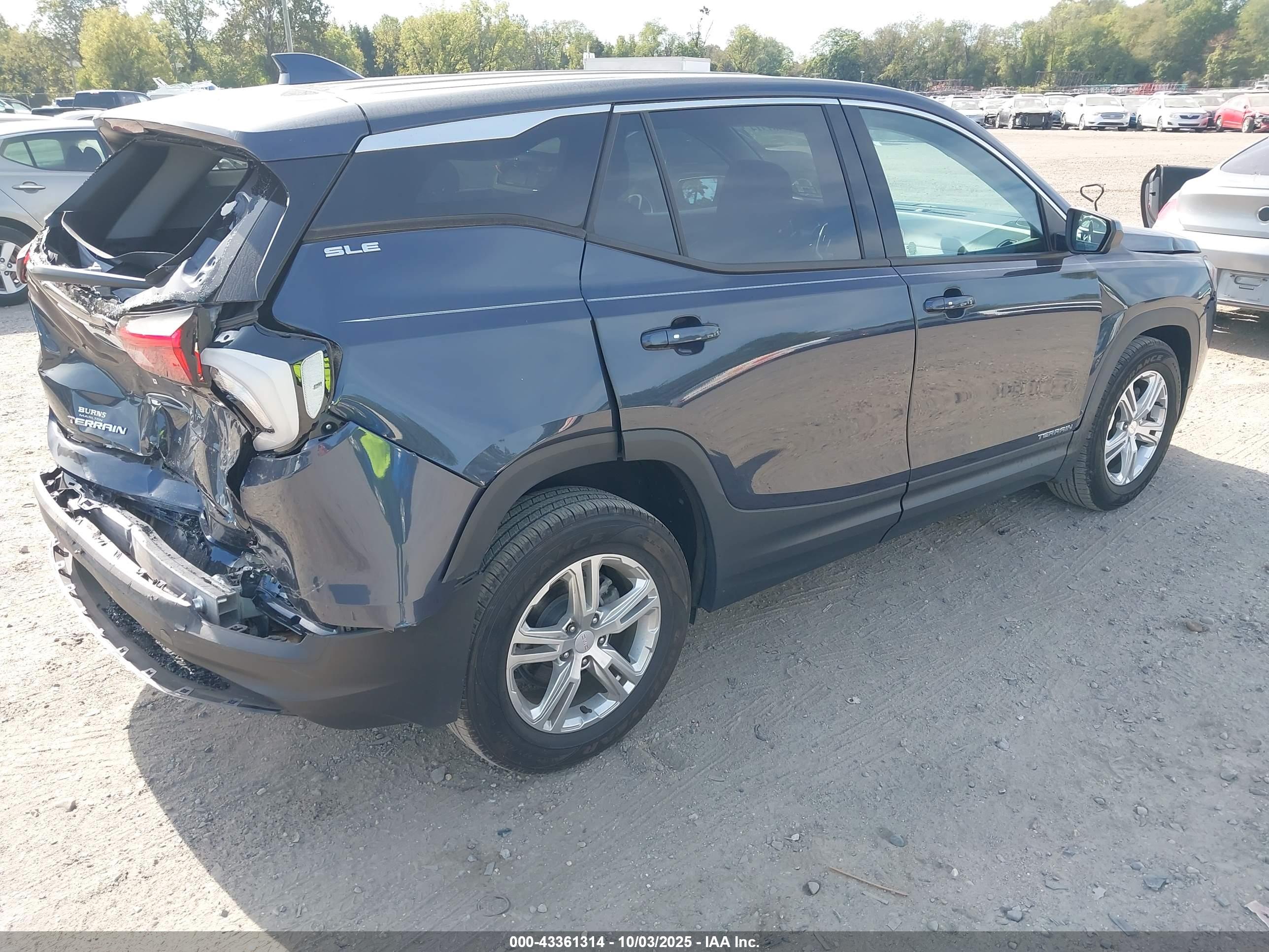 GMC TERRAIN image 4