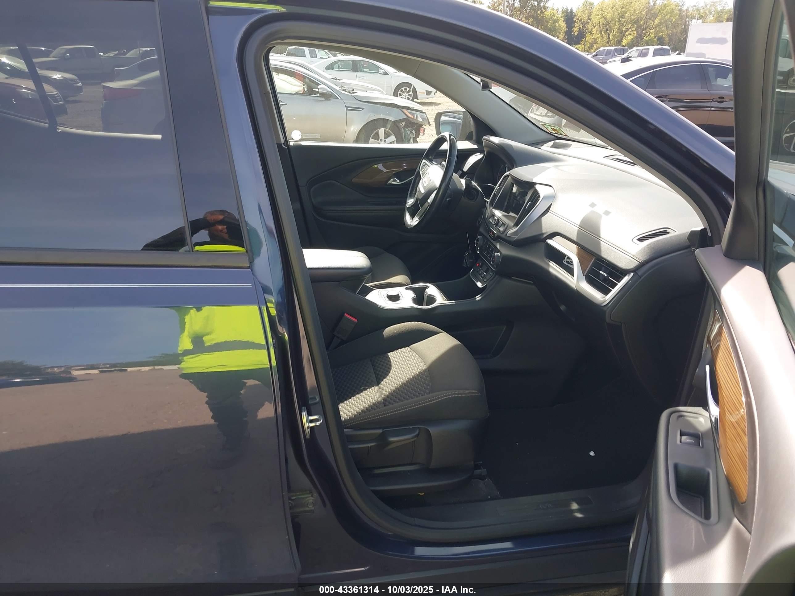 GMC TERRAIN image 5