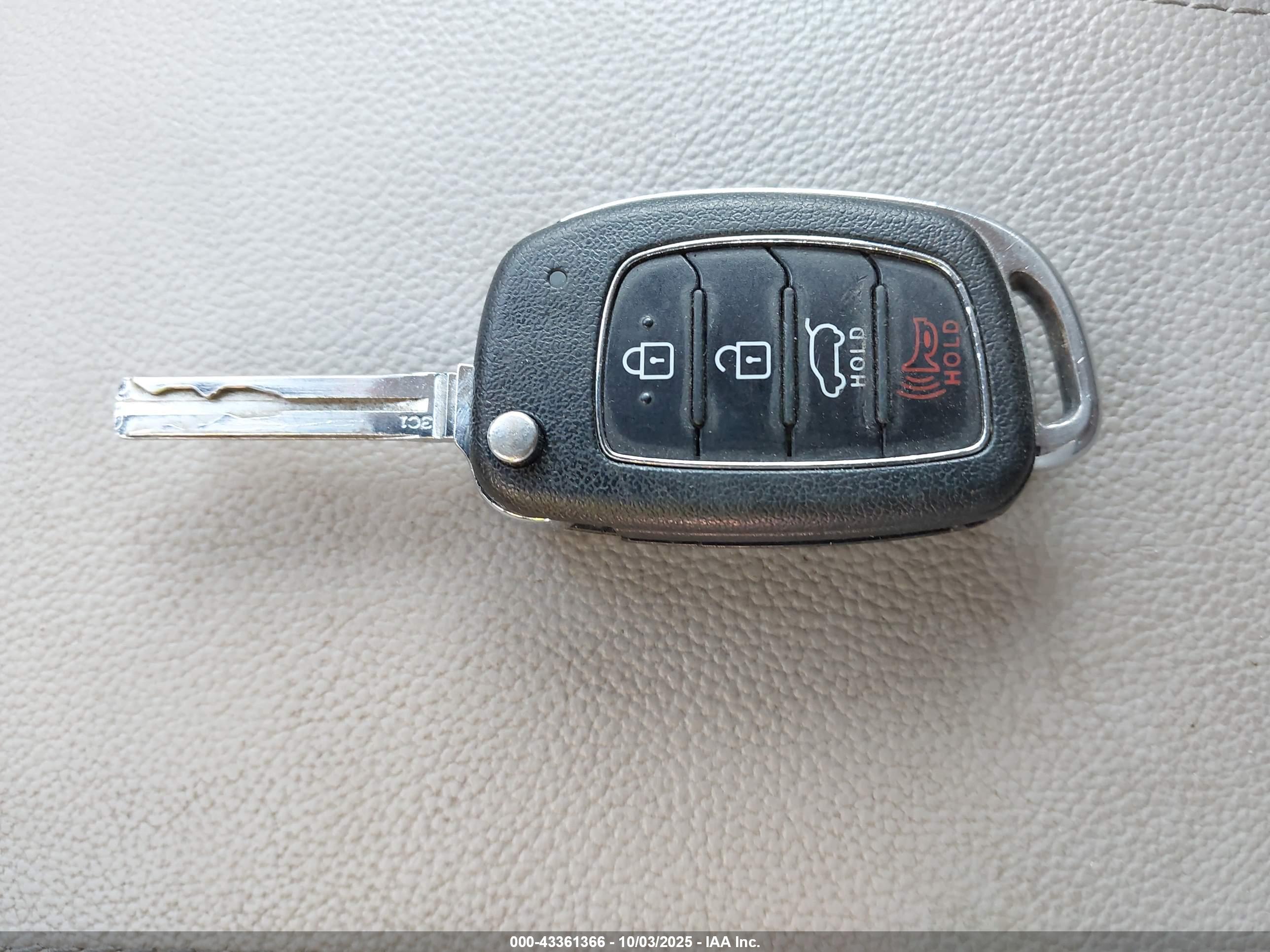 HYUNDAI TUCSON image 11