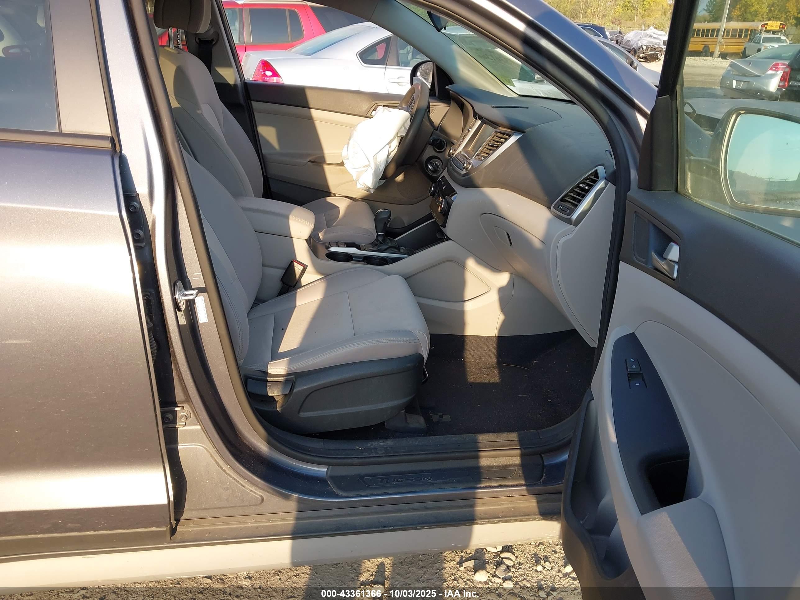 HYUNDAI TUCSON image 5