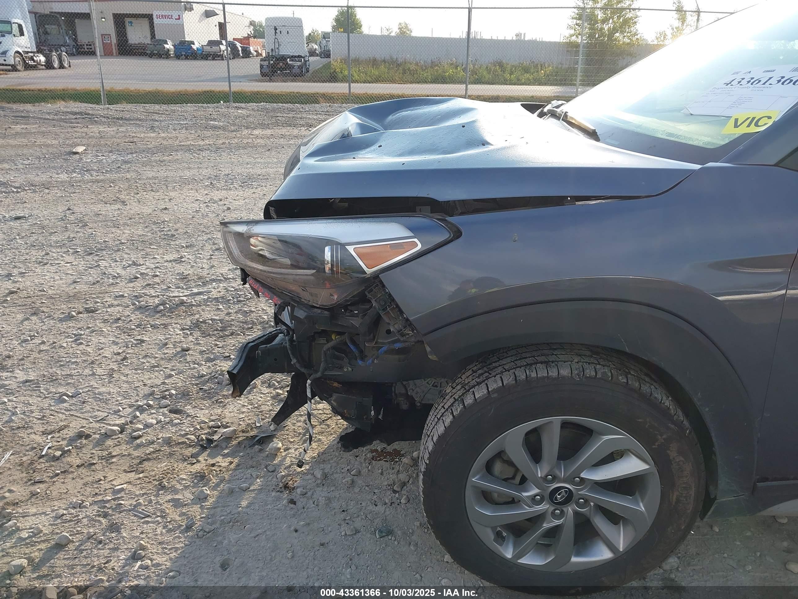 HYUNDAI TUCSON image 6