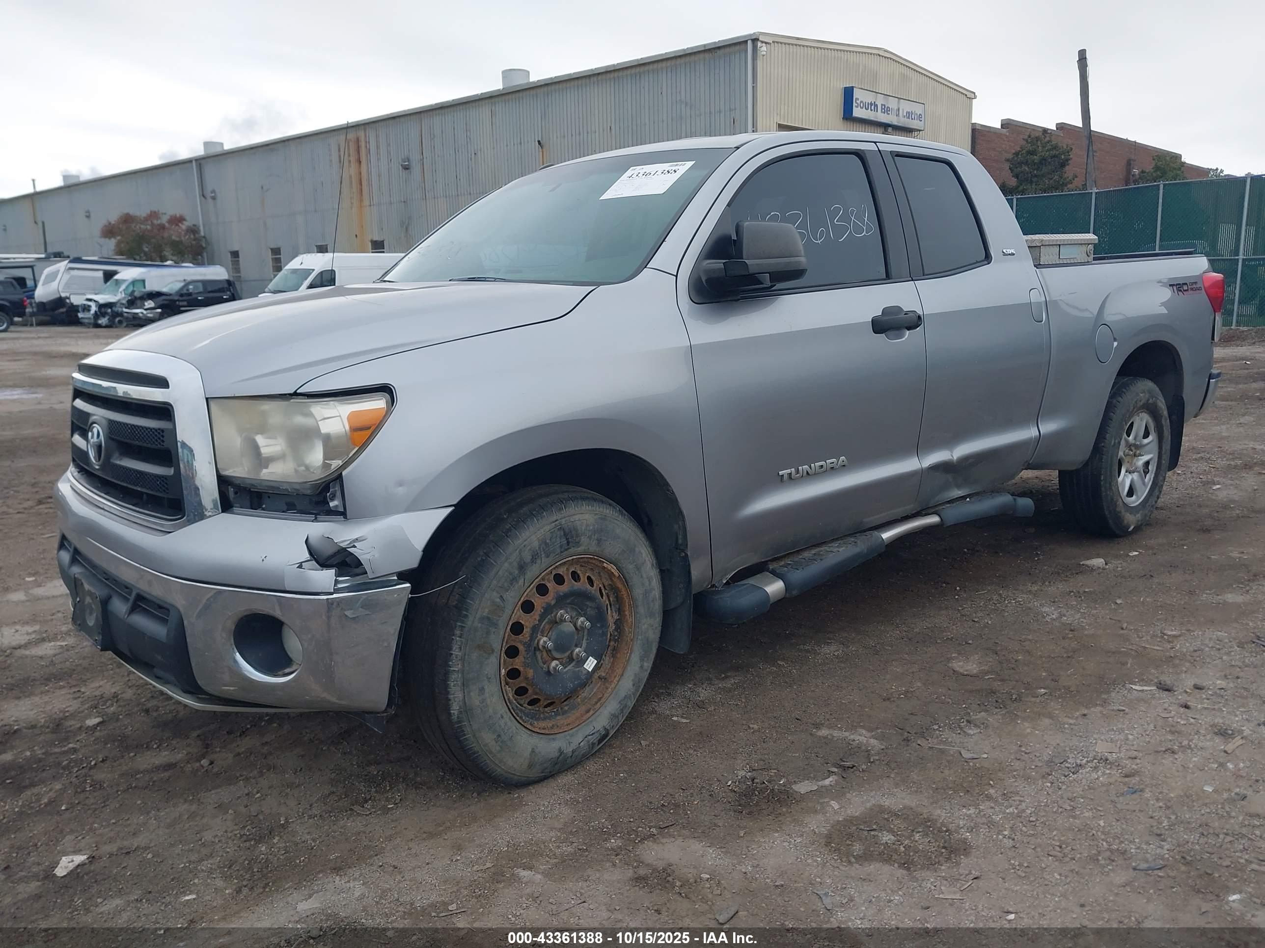 TOYOTA TUNDRA image 2