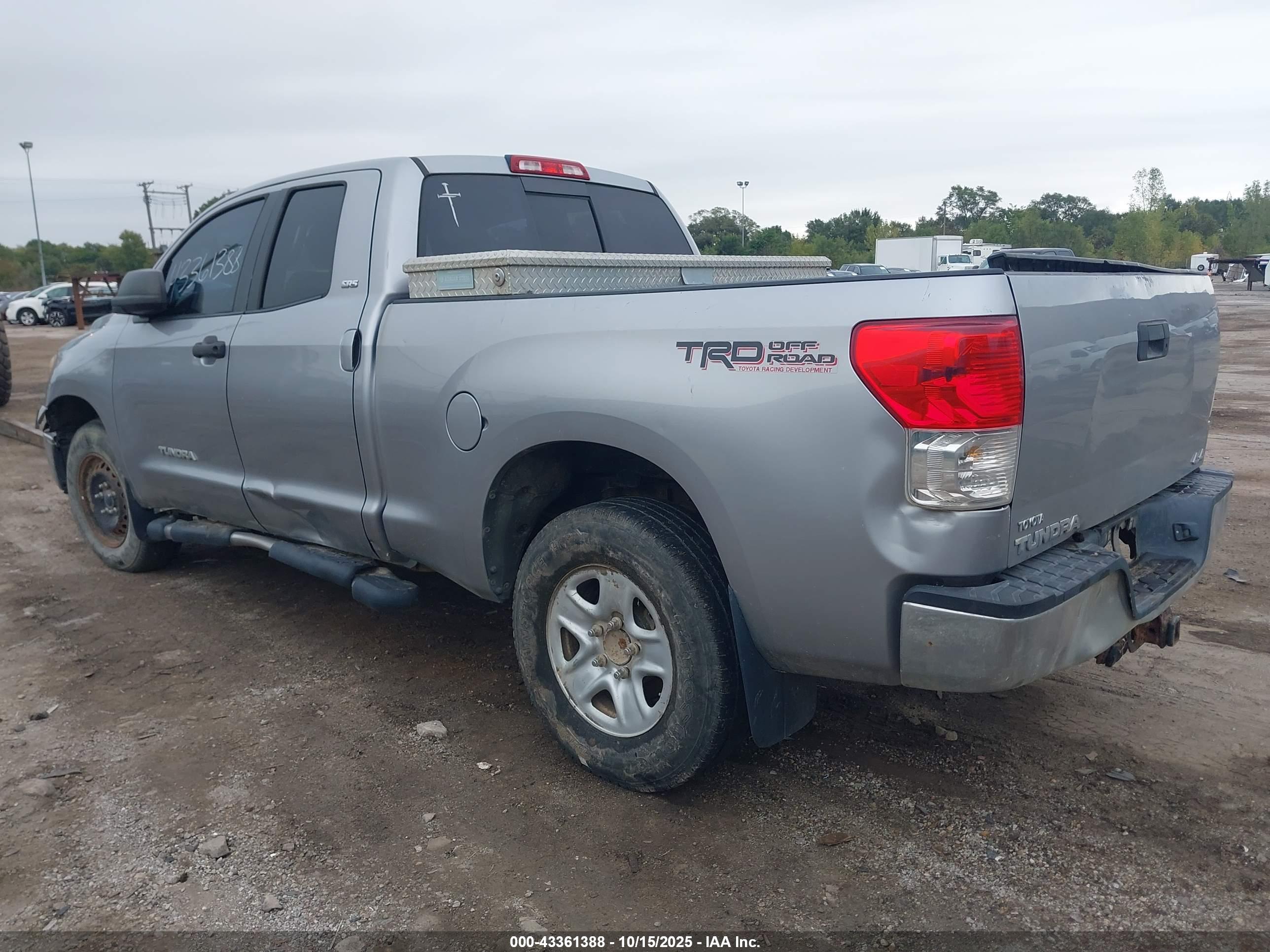 TOYOTA TUNDRA image 3