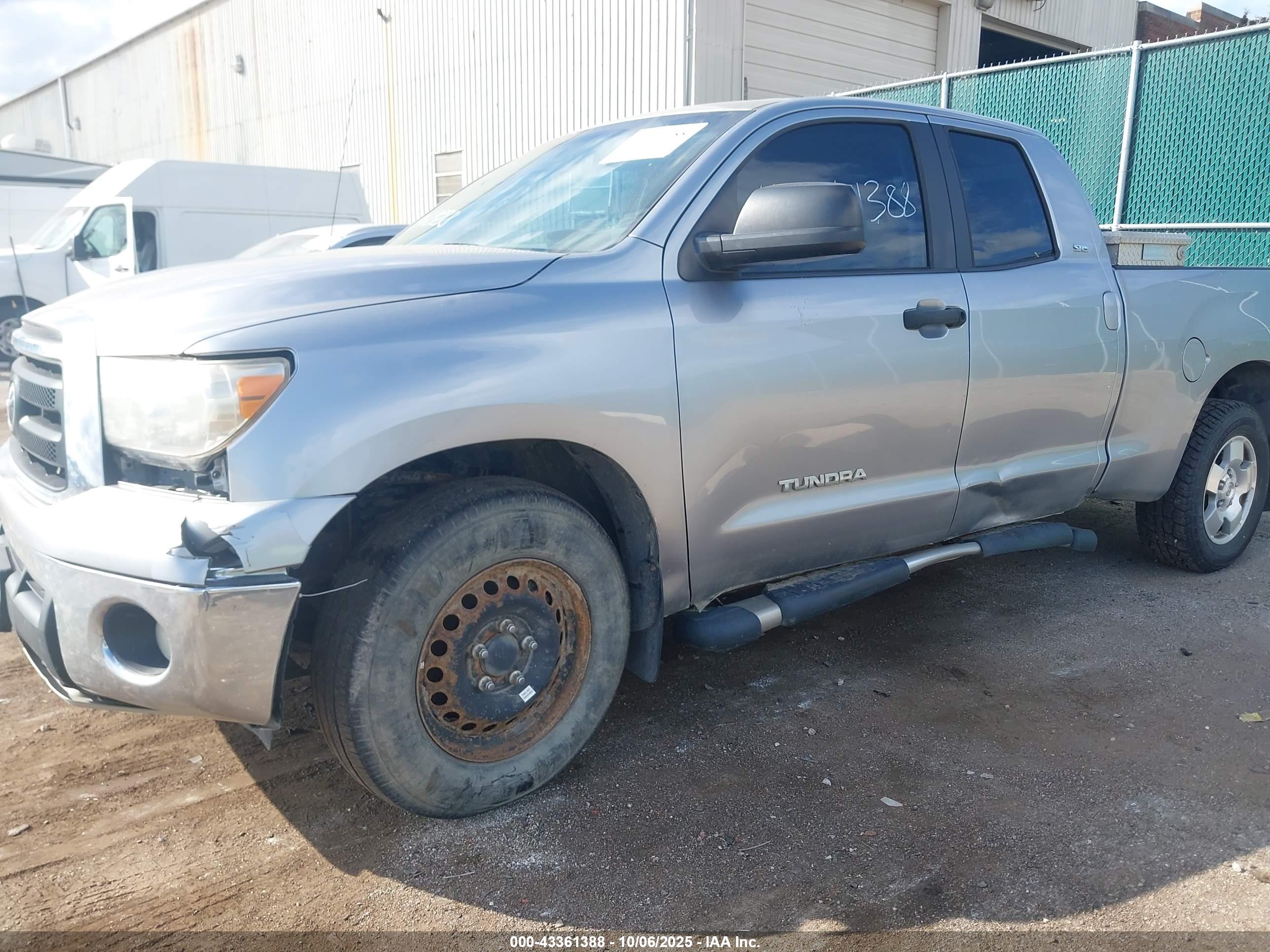 TOYOTA TUNDRA image 6
