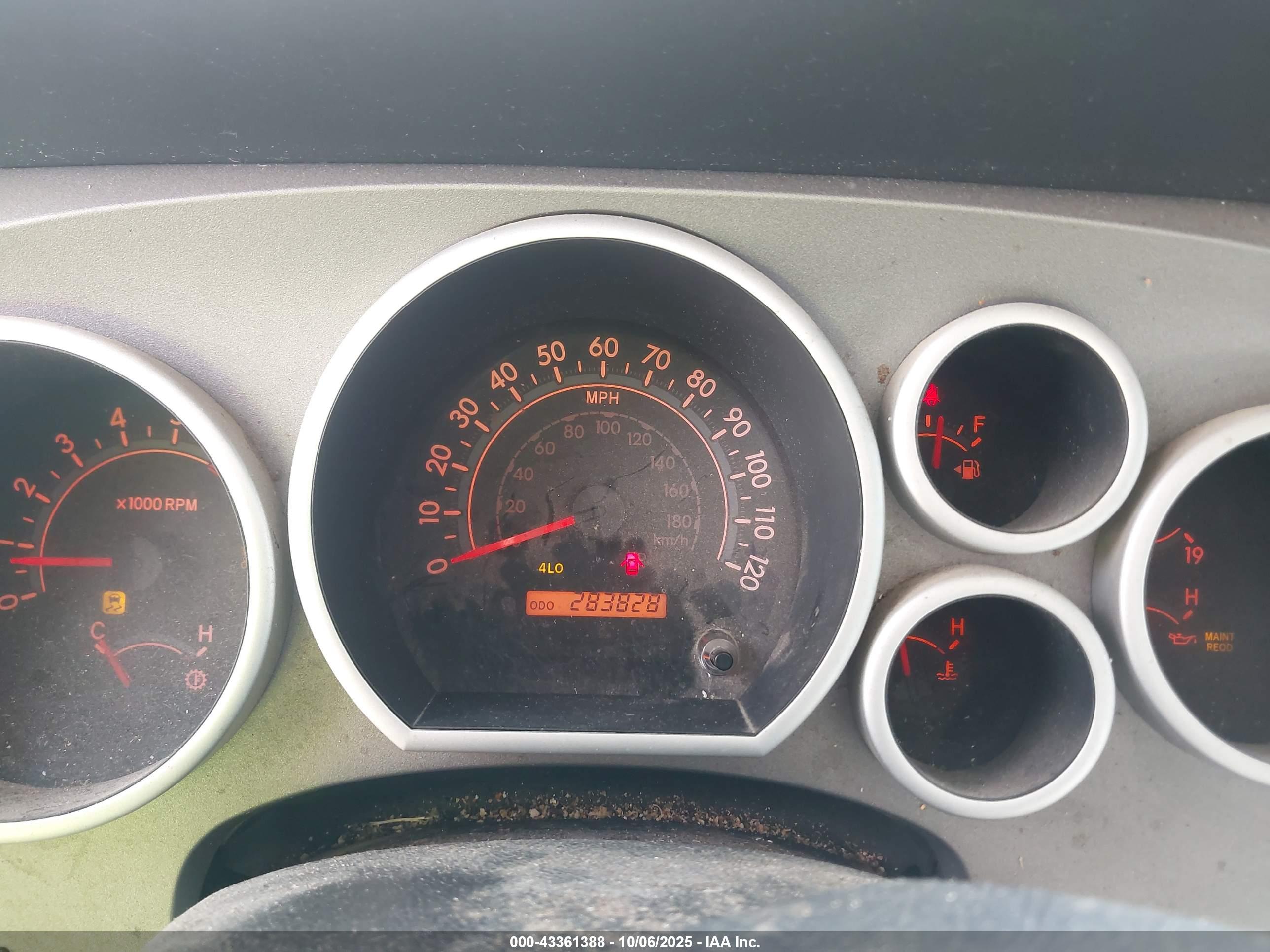 TOYOTA TUNDRA image 7