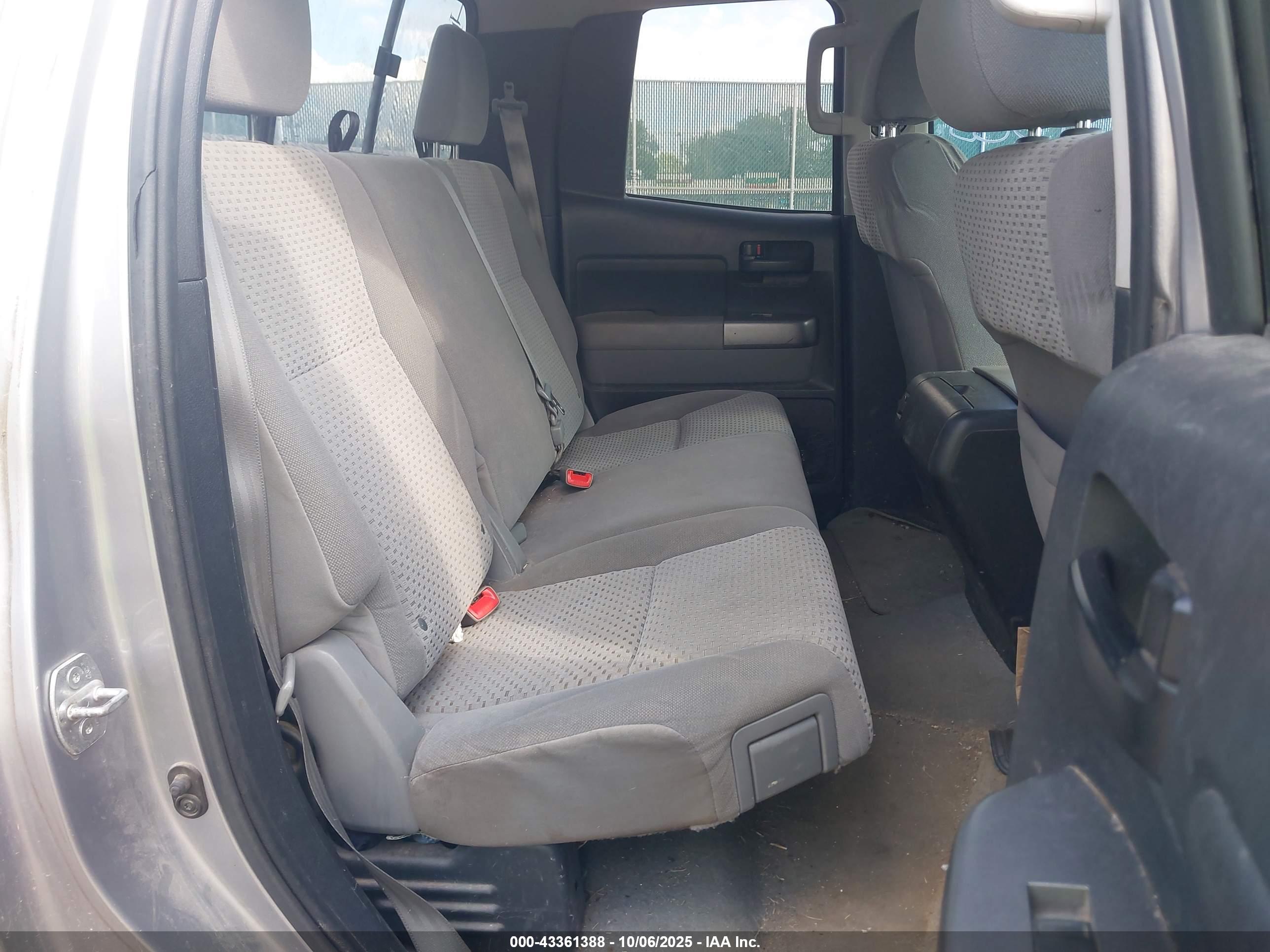TOYOTA TUNDRA image 8