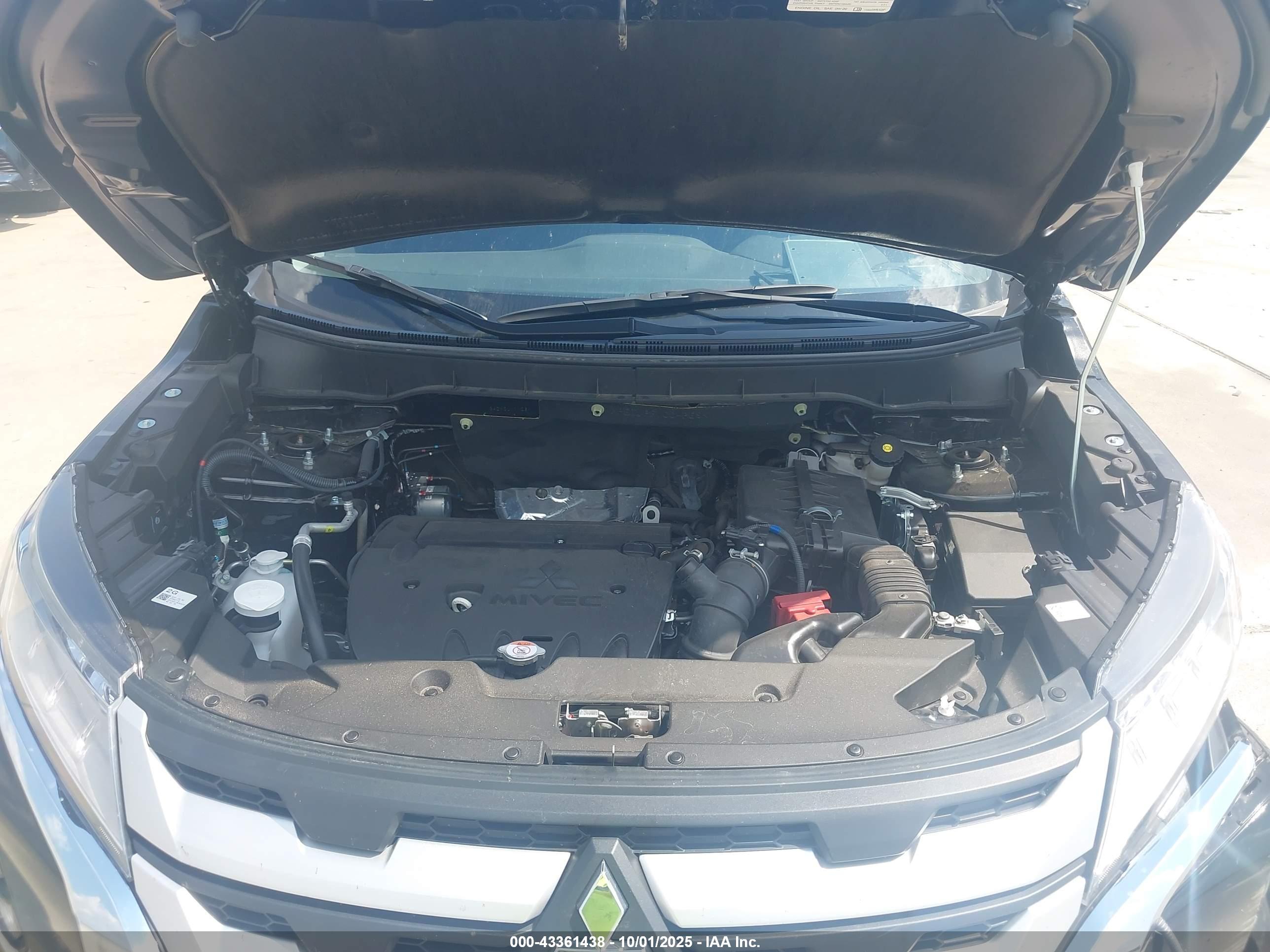 MITSUBISHI OUTLANDER image 10