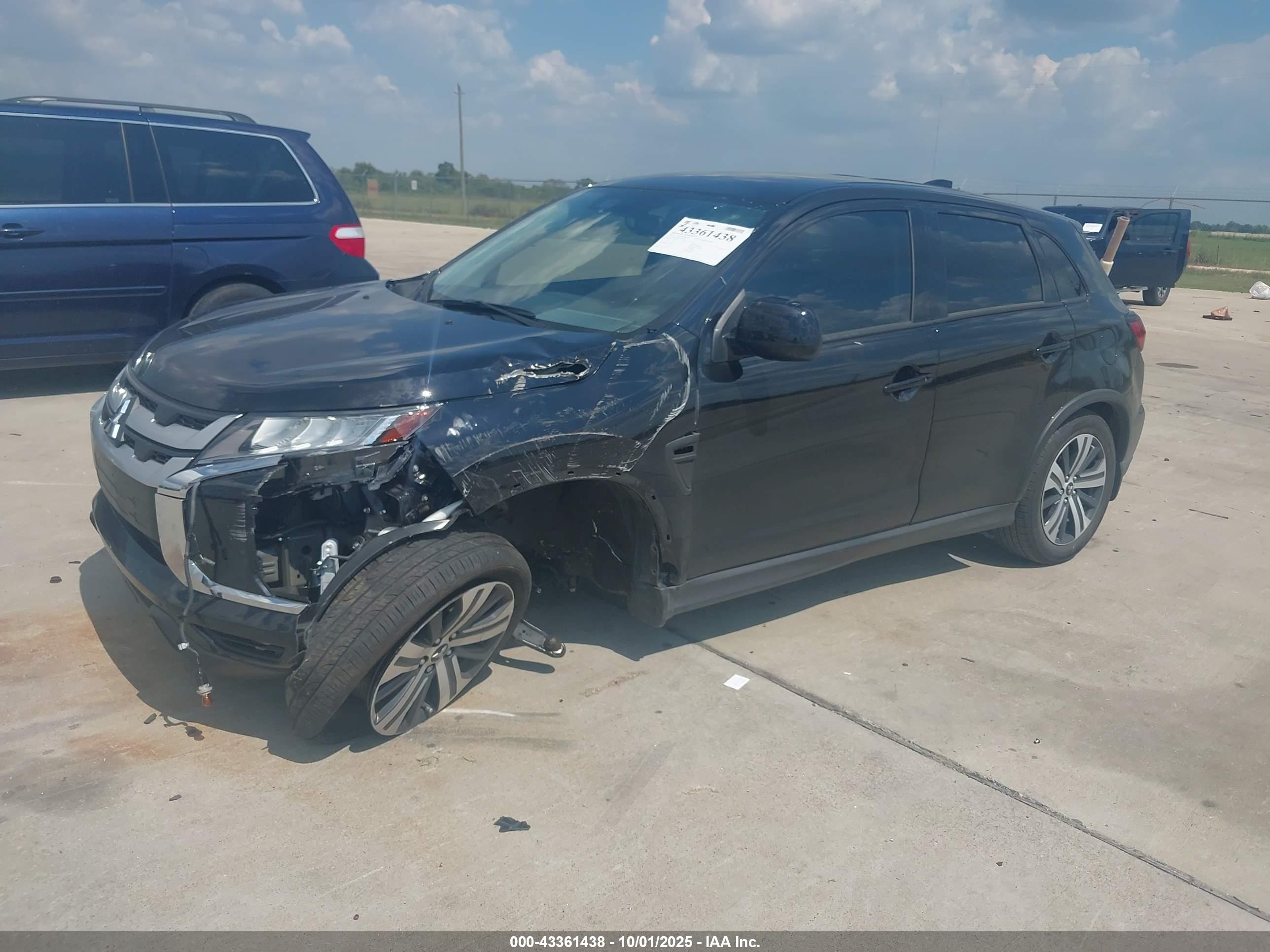MITSUBISHI OUTLANDER image 2