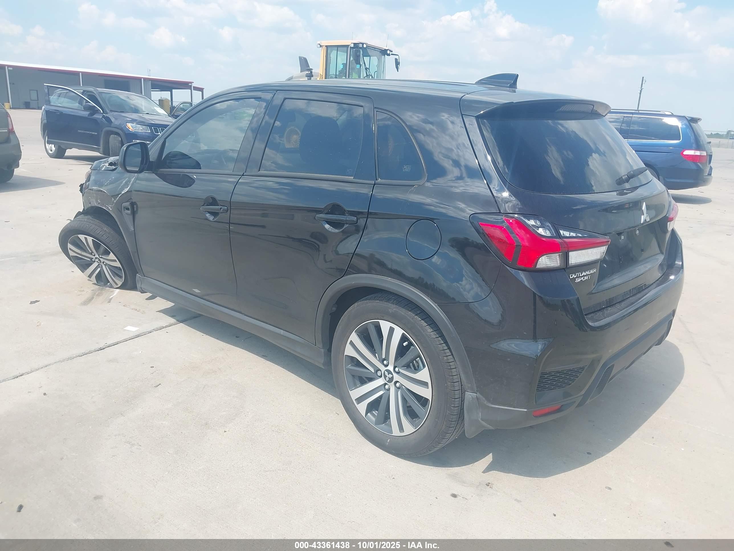 MITSUBISHI OUTLANDER image 3