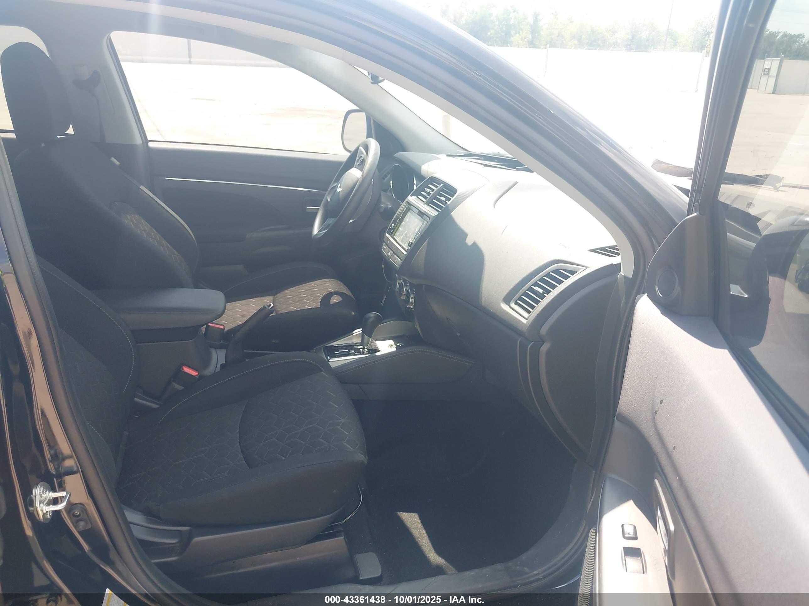 MITSUBISHI OUTLANDER image 5