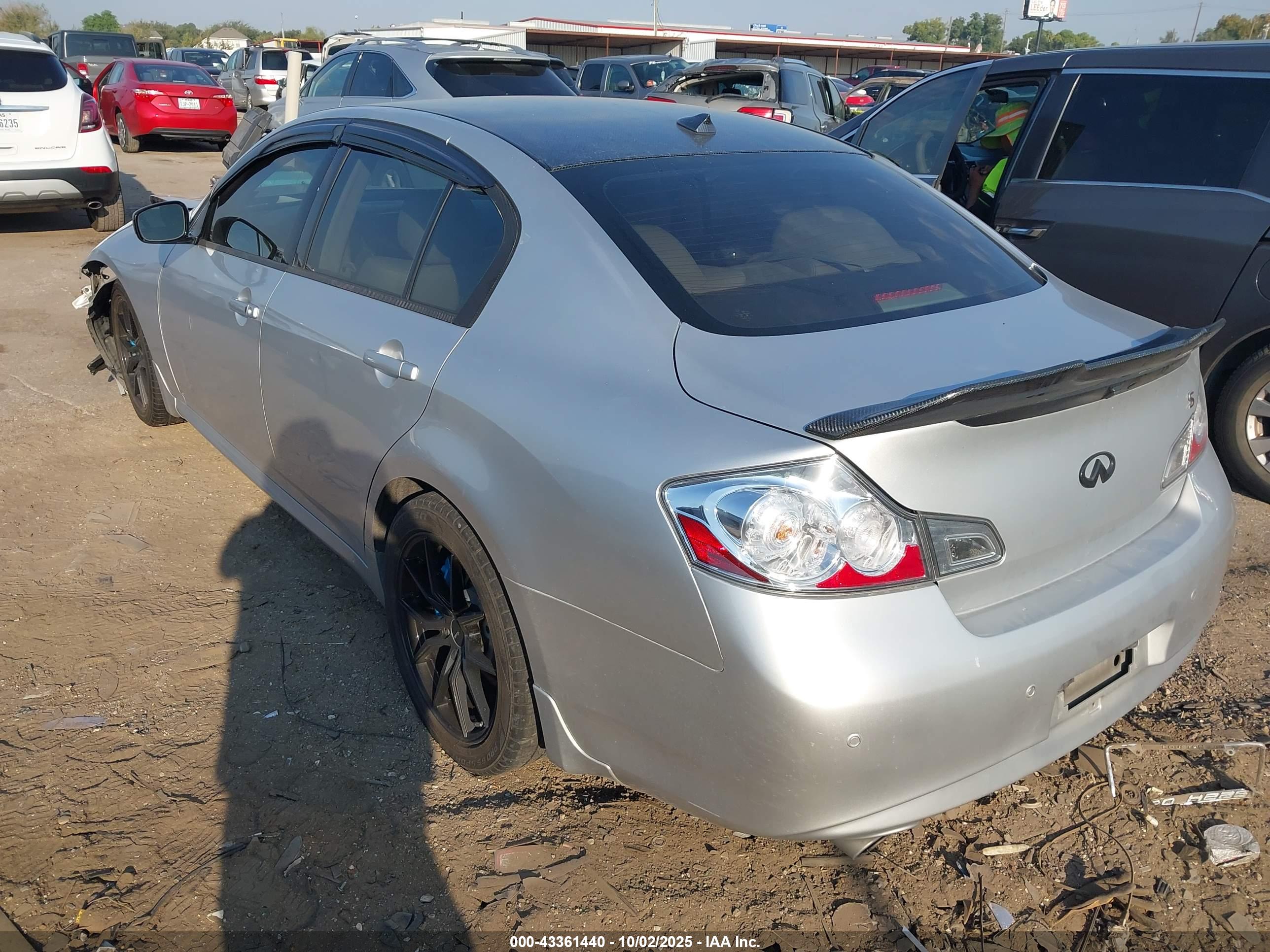 INFINITI G37 image 3