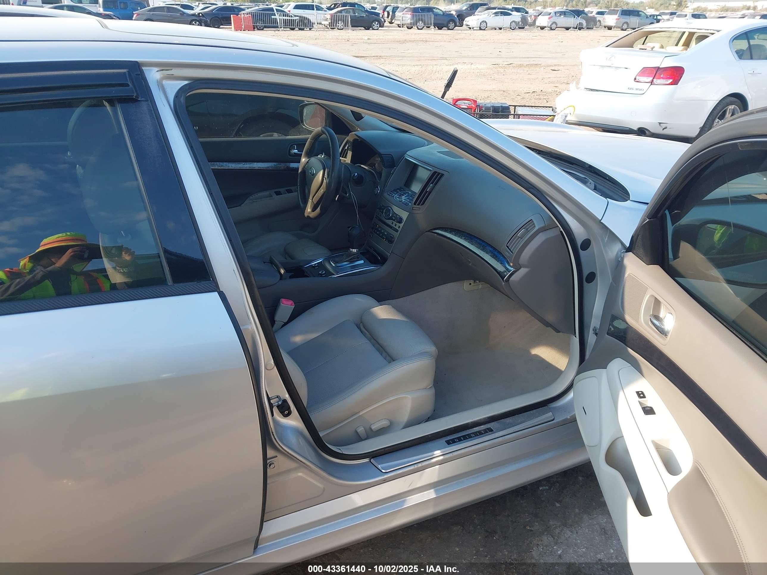 INFINITI G37 image 5