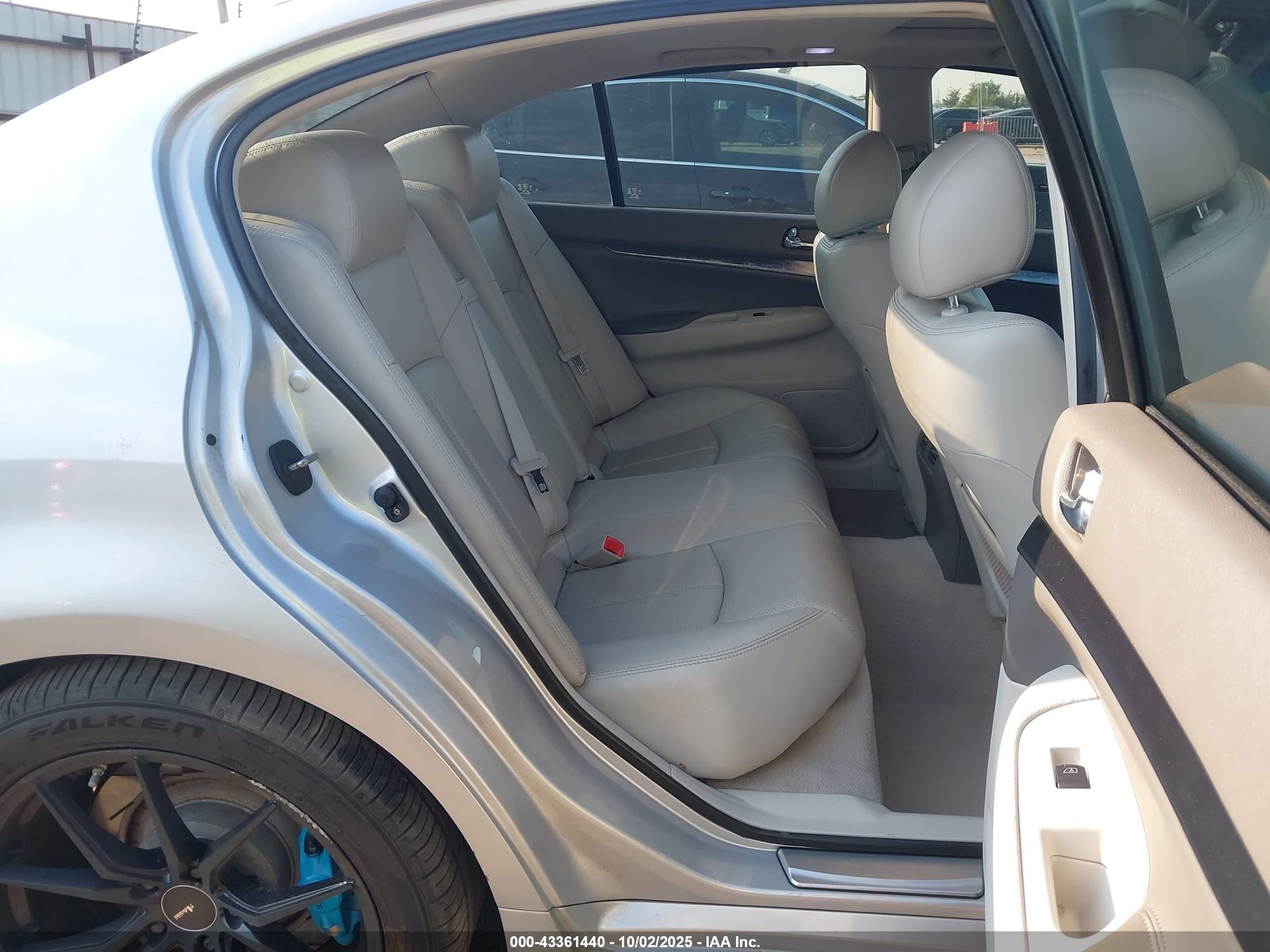 INFINITI G37 image 8