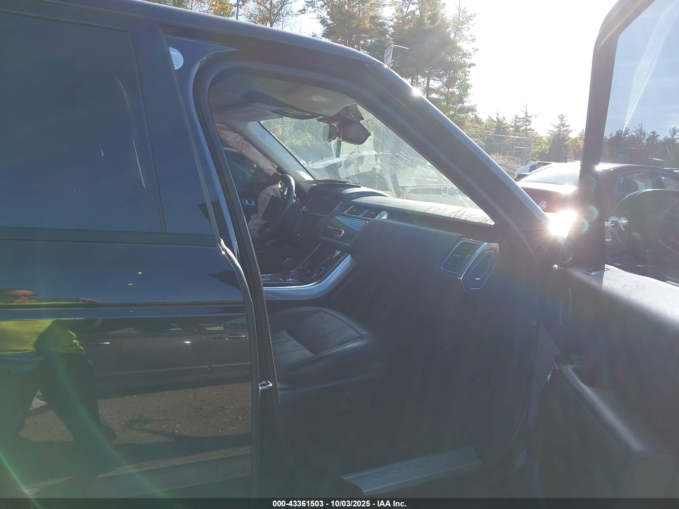 LAND ROVER image 5