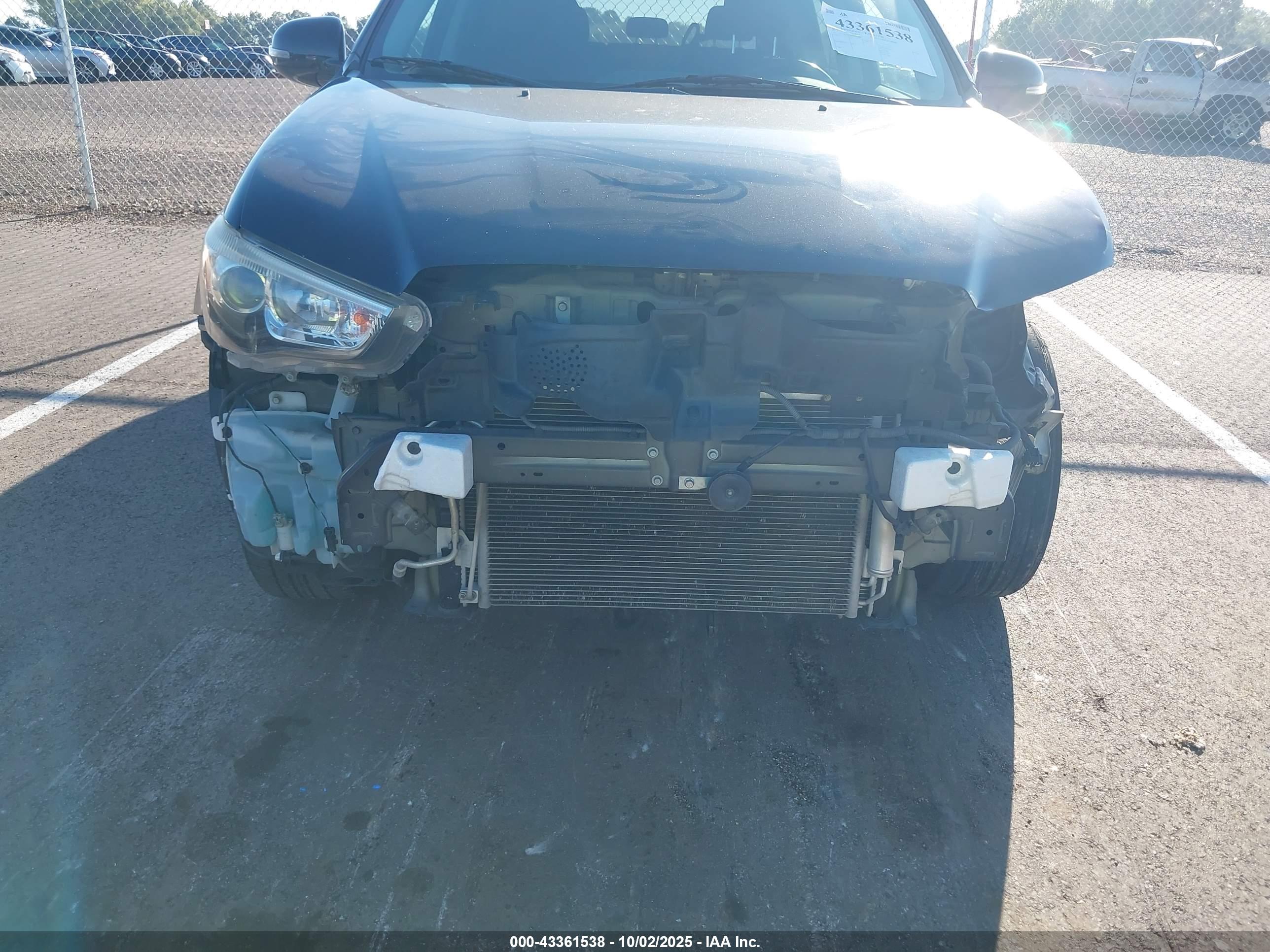 MITSUBISHI OUTLANDER image 6