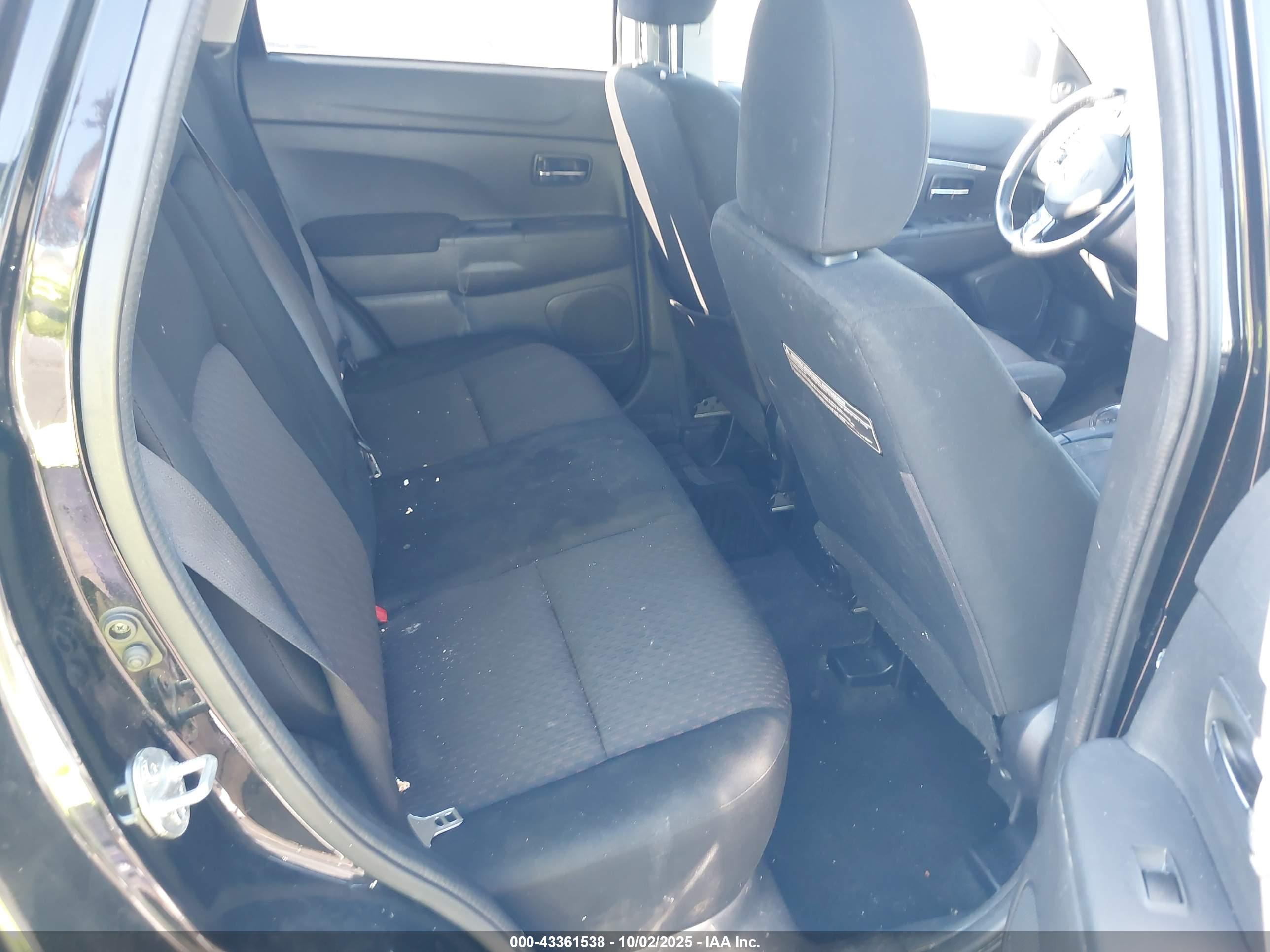 MITSUBISHI OUTLANDER image 8