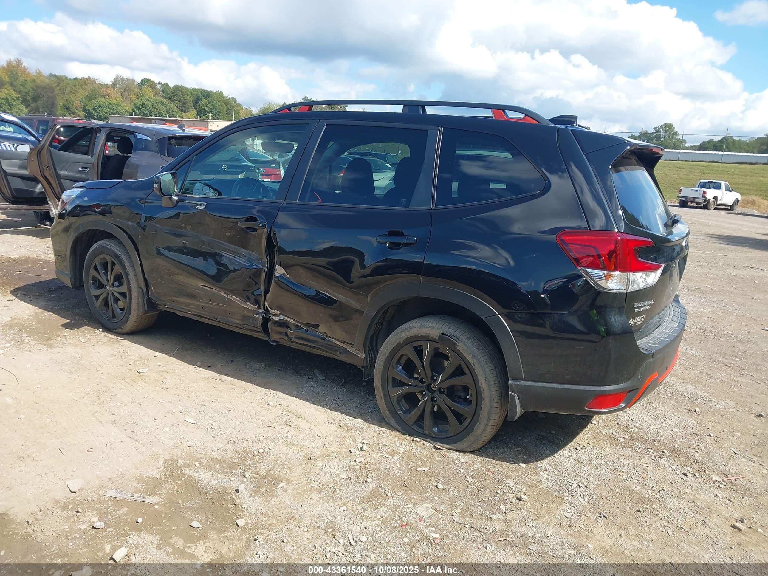 SUBARU FORESTER image 3