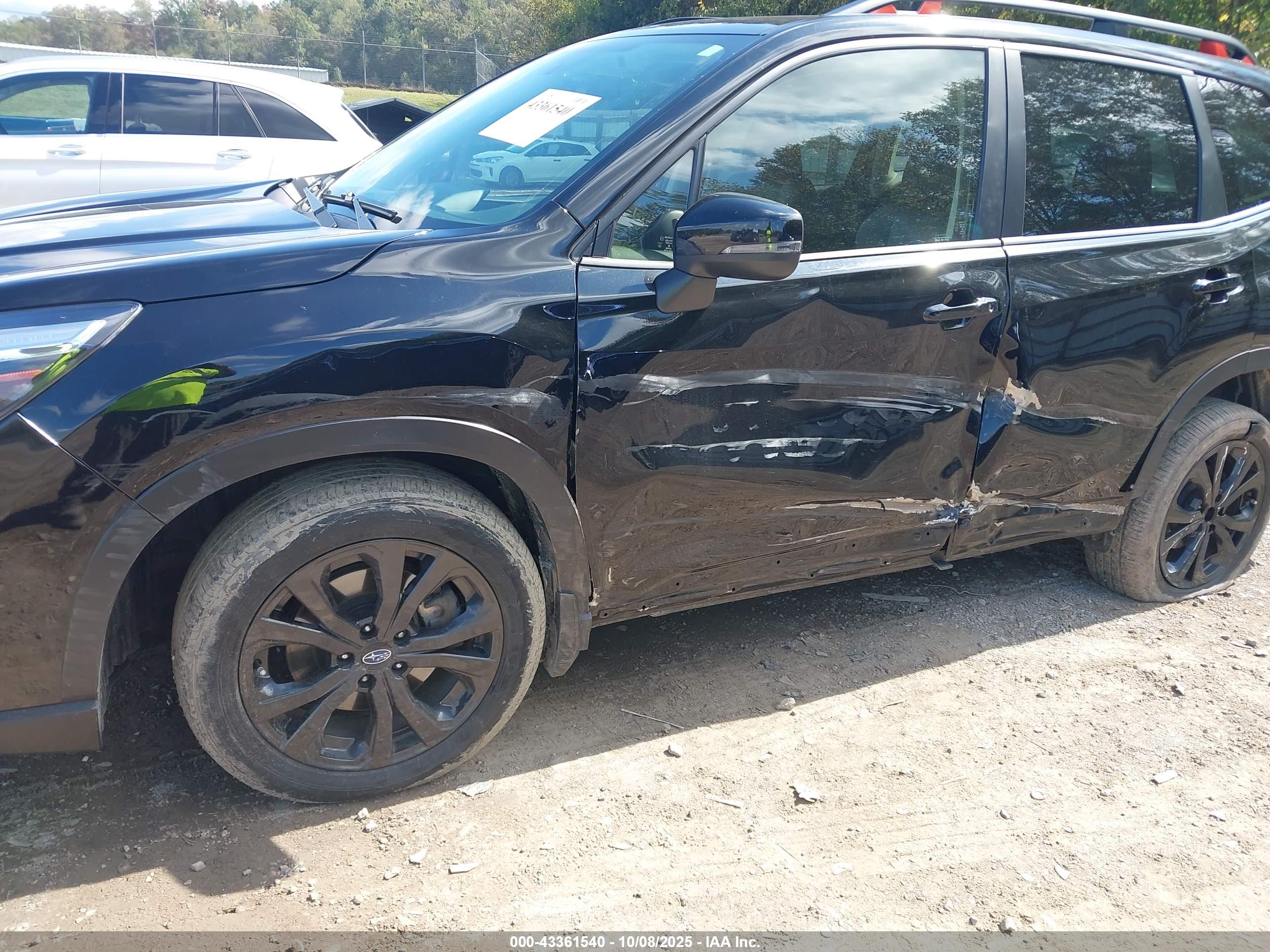 SUBARU FORESTER image 6