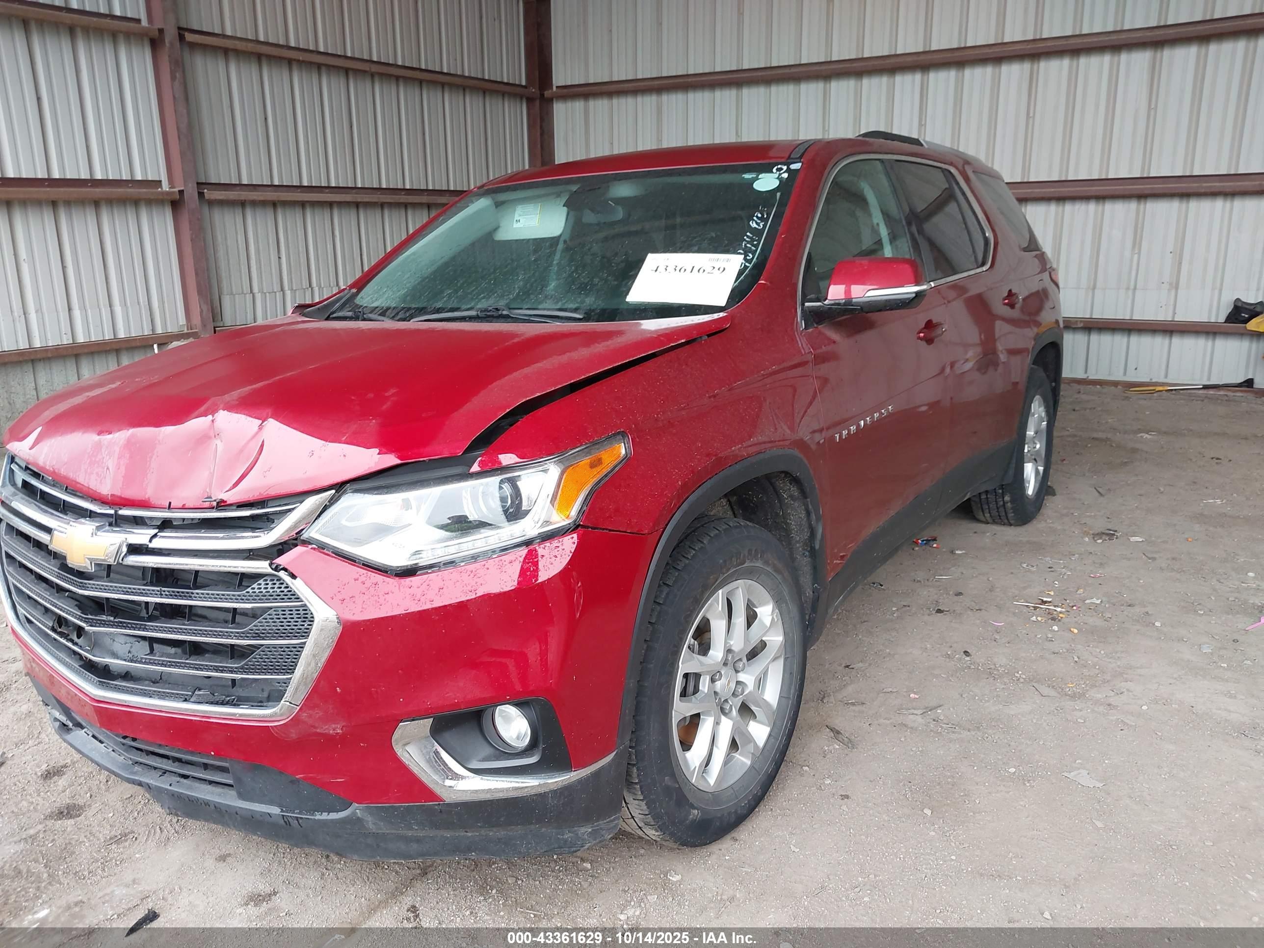 CHEVROLET TRAVERSE image 2