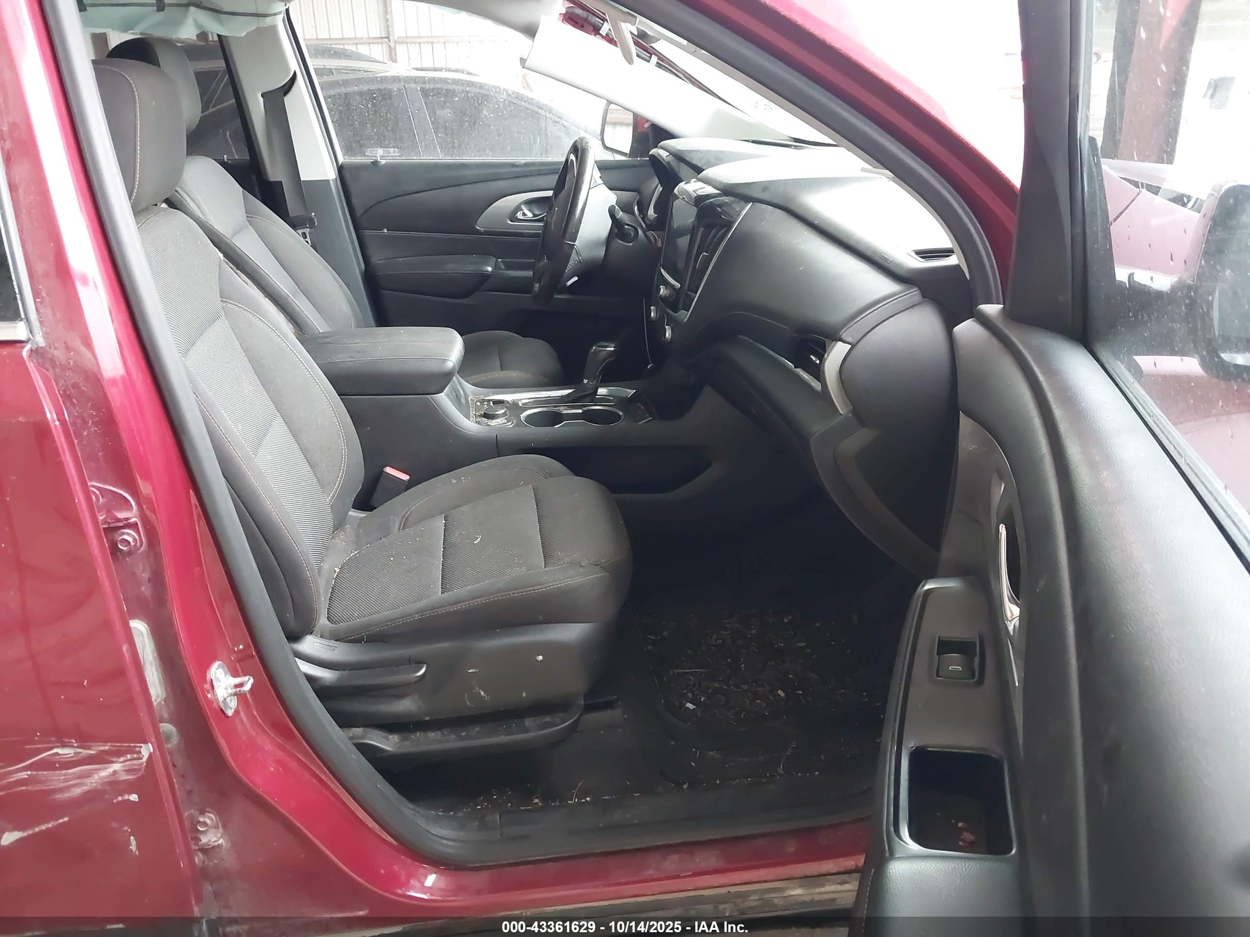 CHEVROLET TRAVERSE image 5