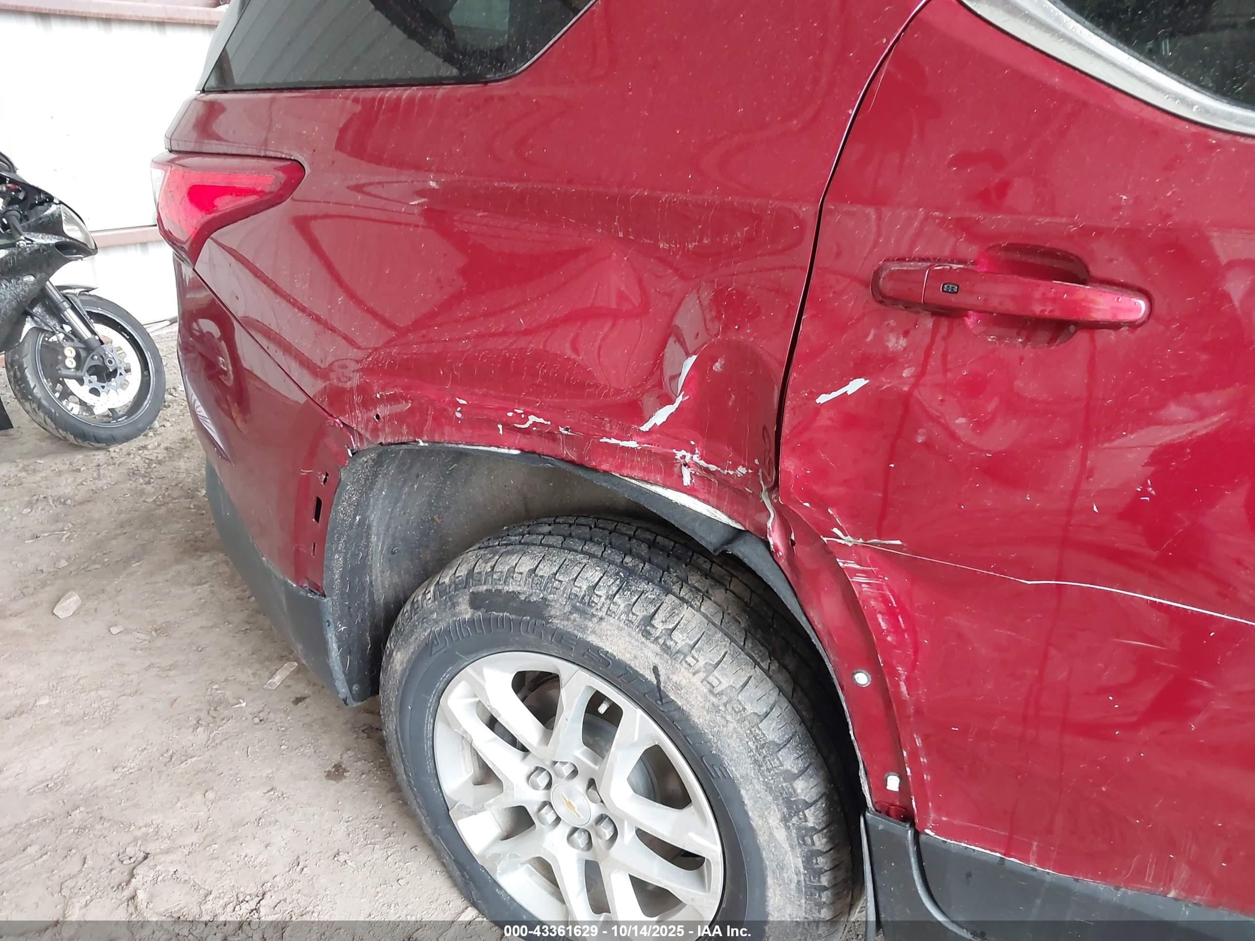 CHEVROLET TRAVERSE image 6