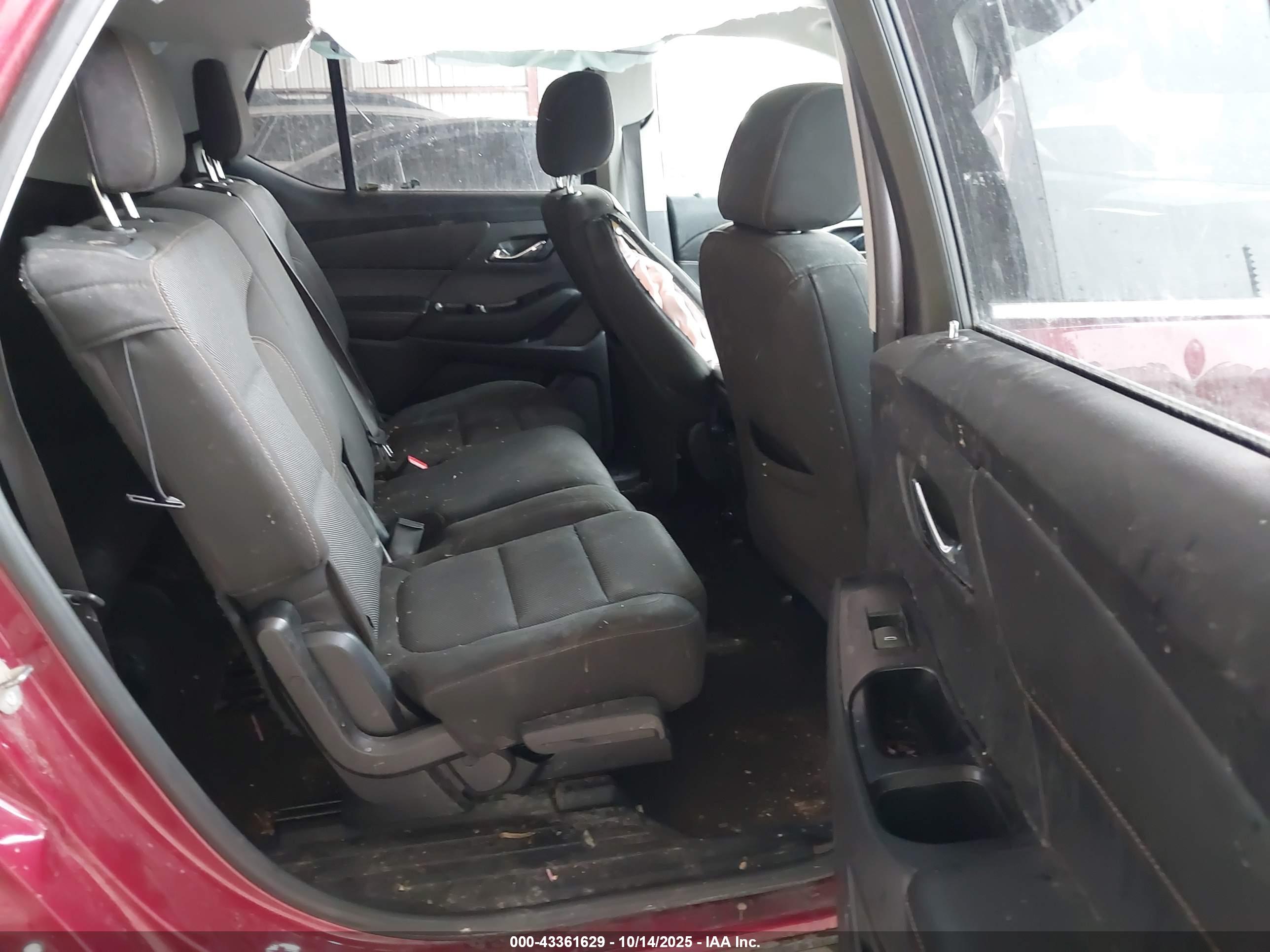 CHEVROLET TRAVERSE image 8