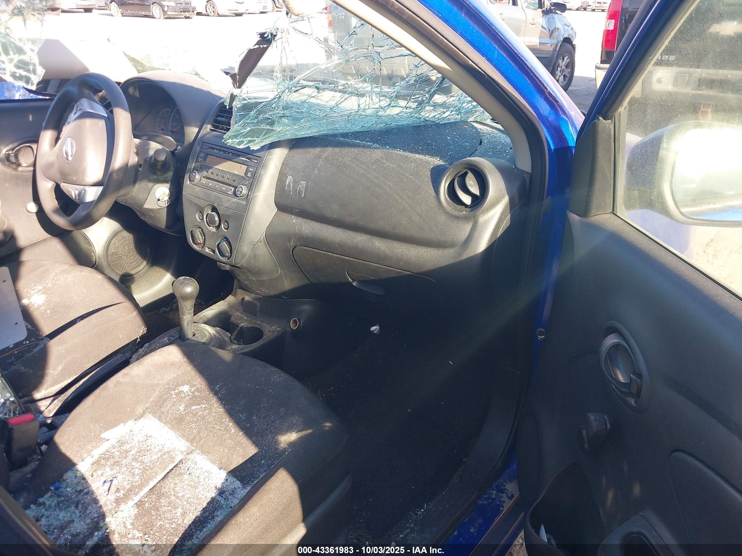 NISSAN VERSA image 5