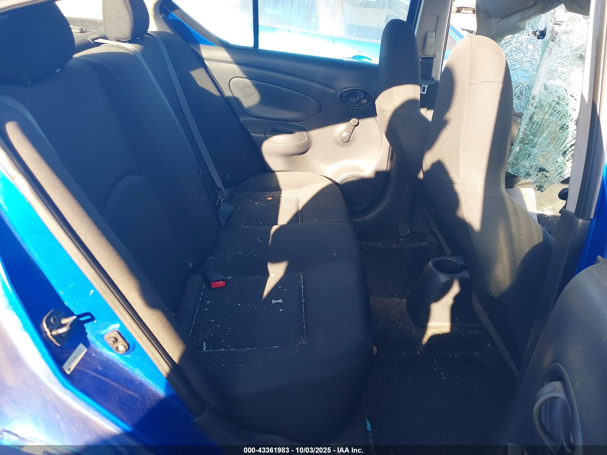 NISSAN VERSA image 8