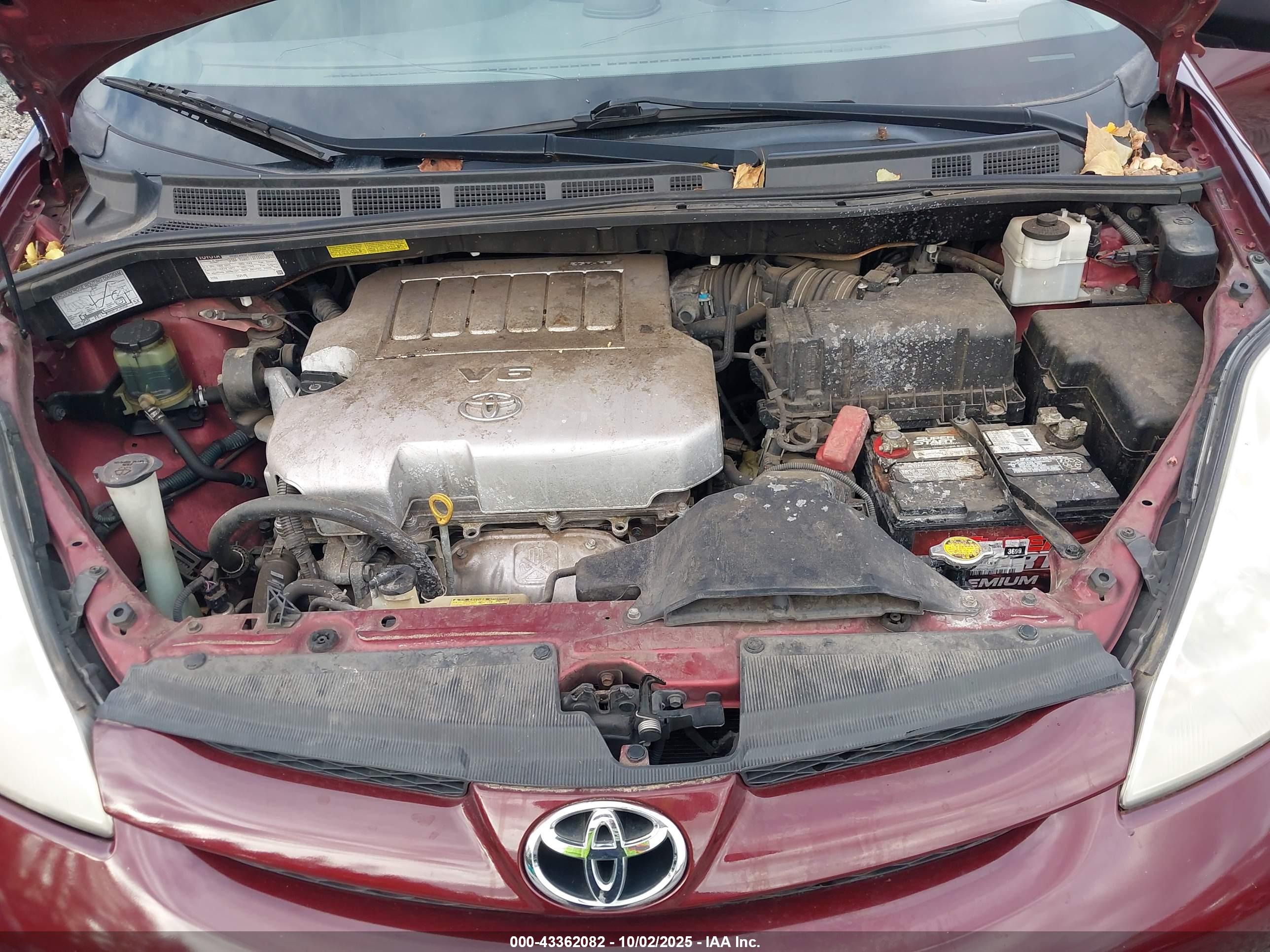 TOYOTA SIENNA image 10