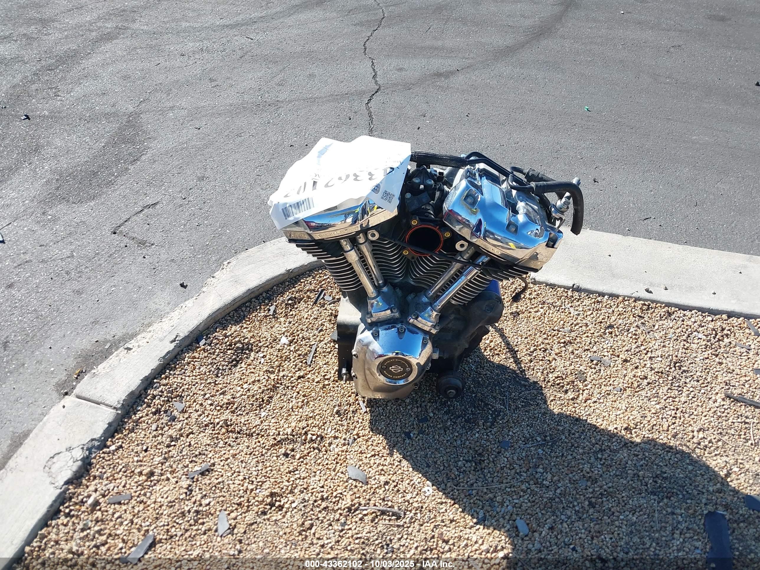 HARLEY-DAVIDSON FLTRU image 4