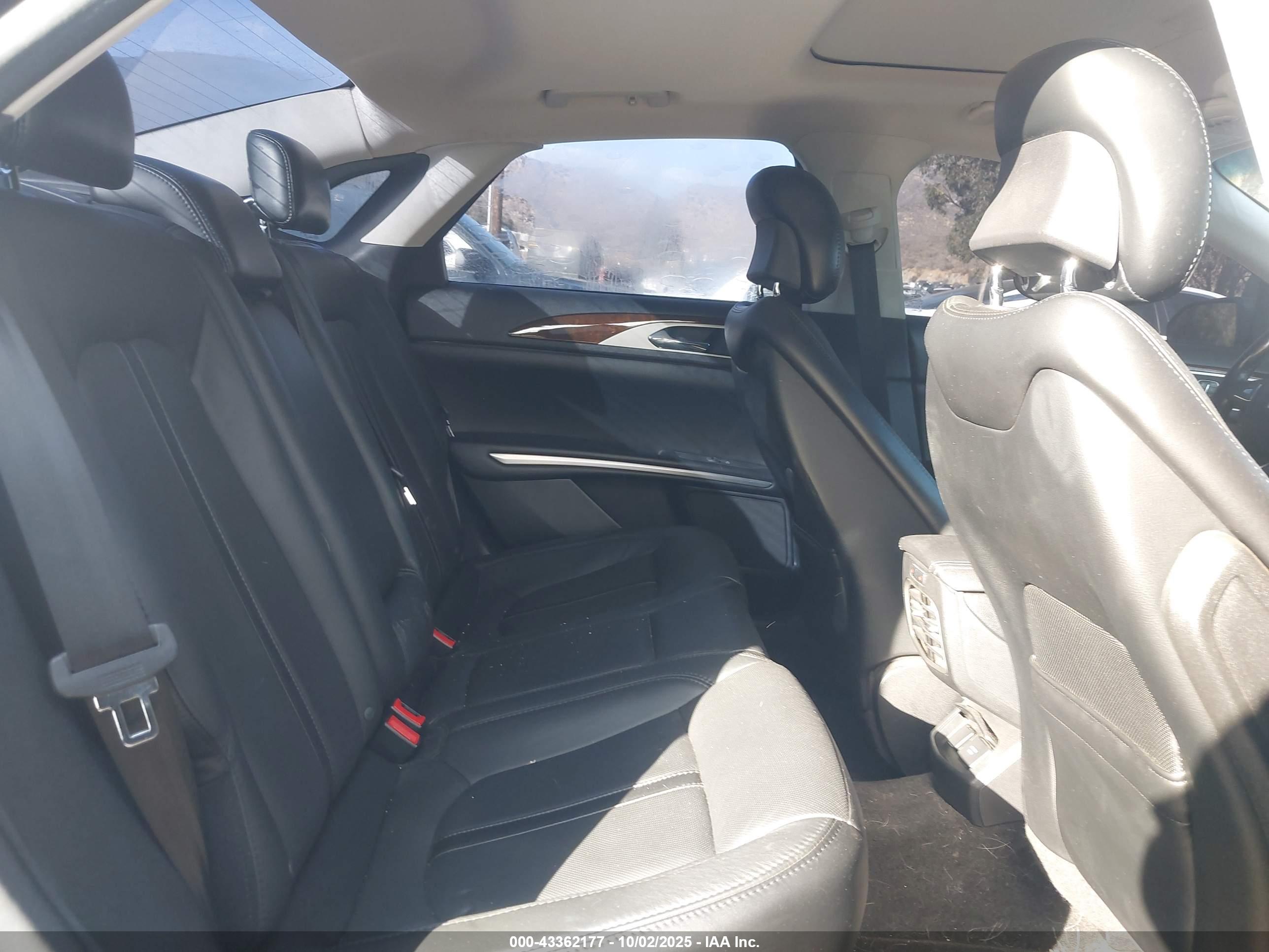LINCOLN MKZ image 8