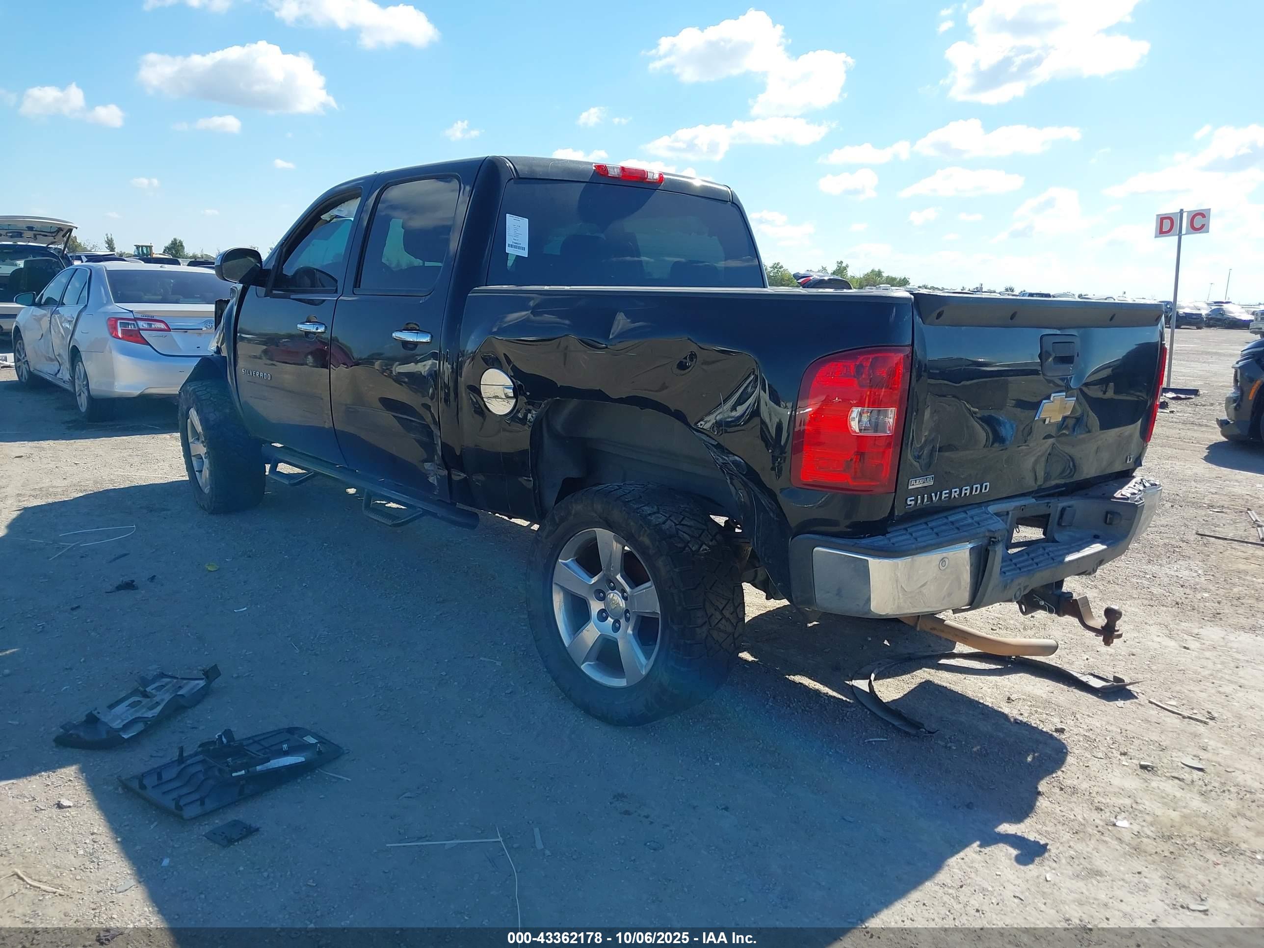 CHEVROLET SILVERADO image 3