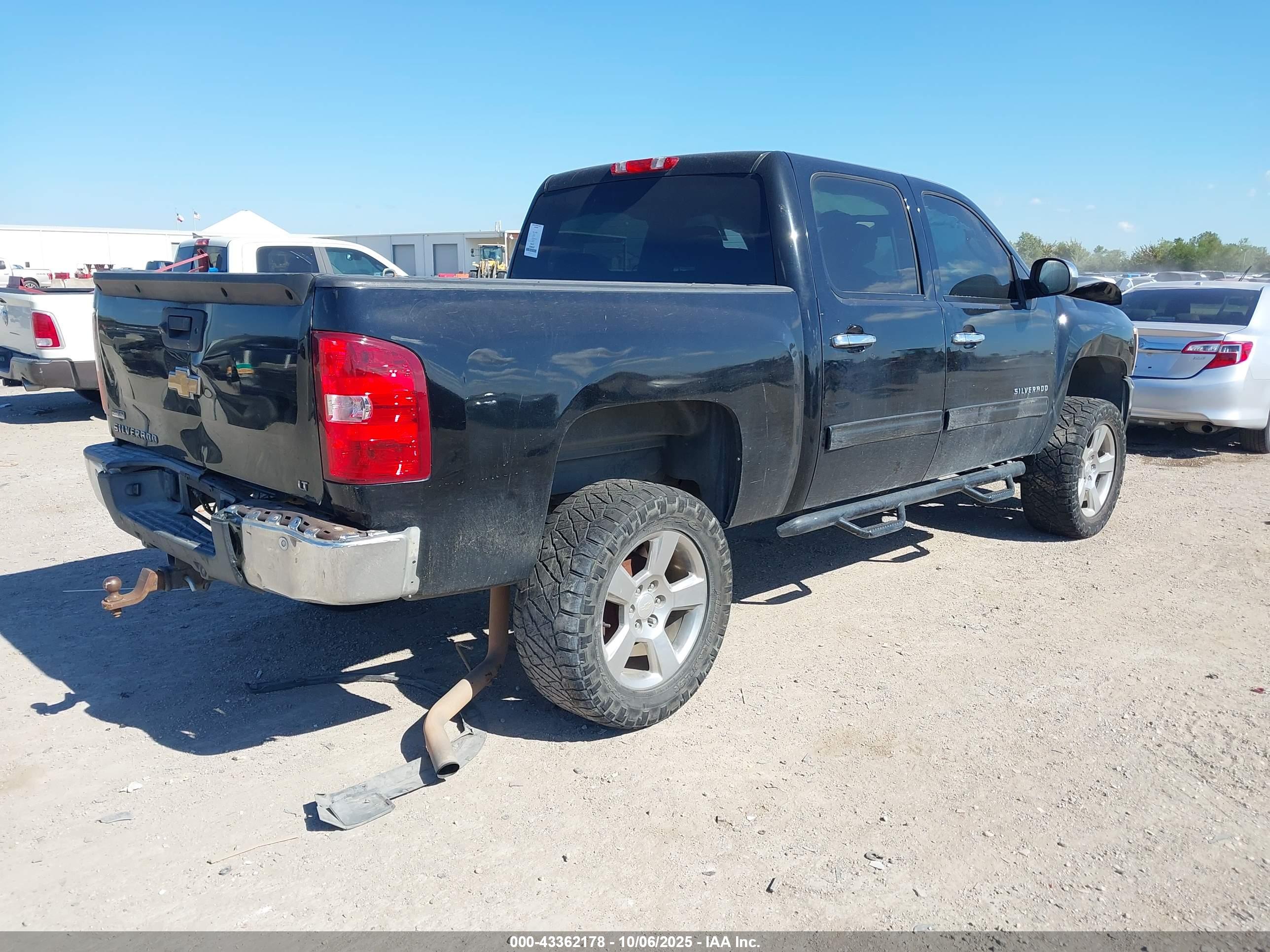 CHEVROLET SILVERADO image 4
