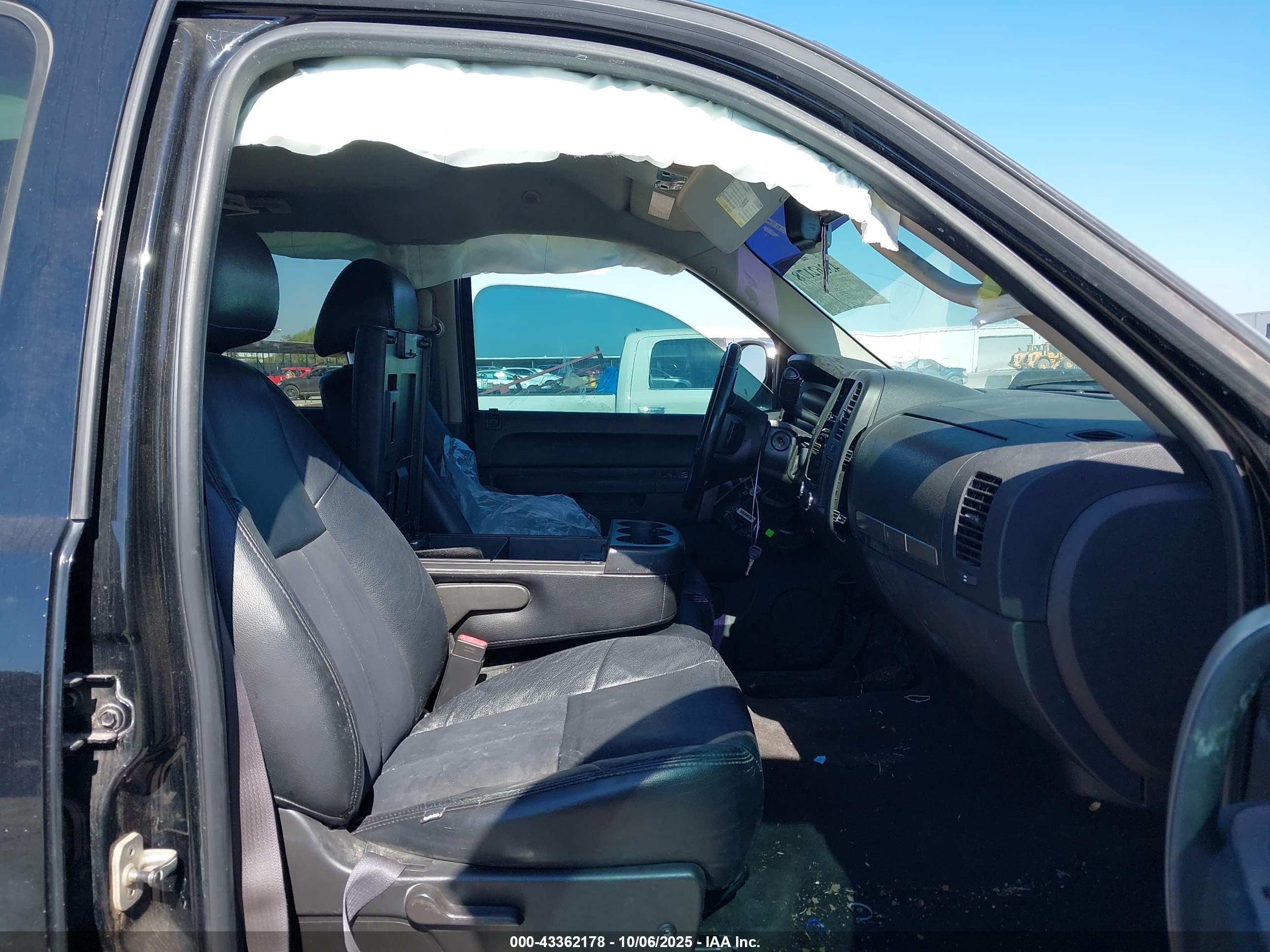 CHEVROLET SILVERADO image 5