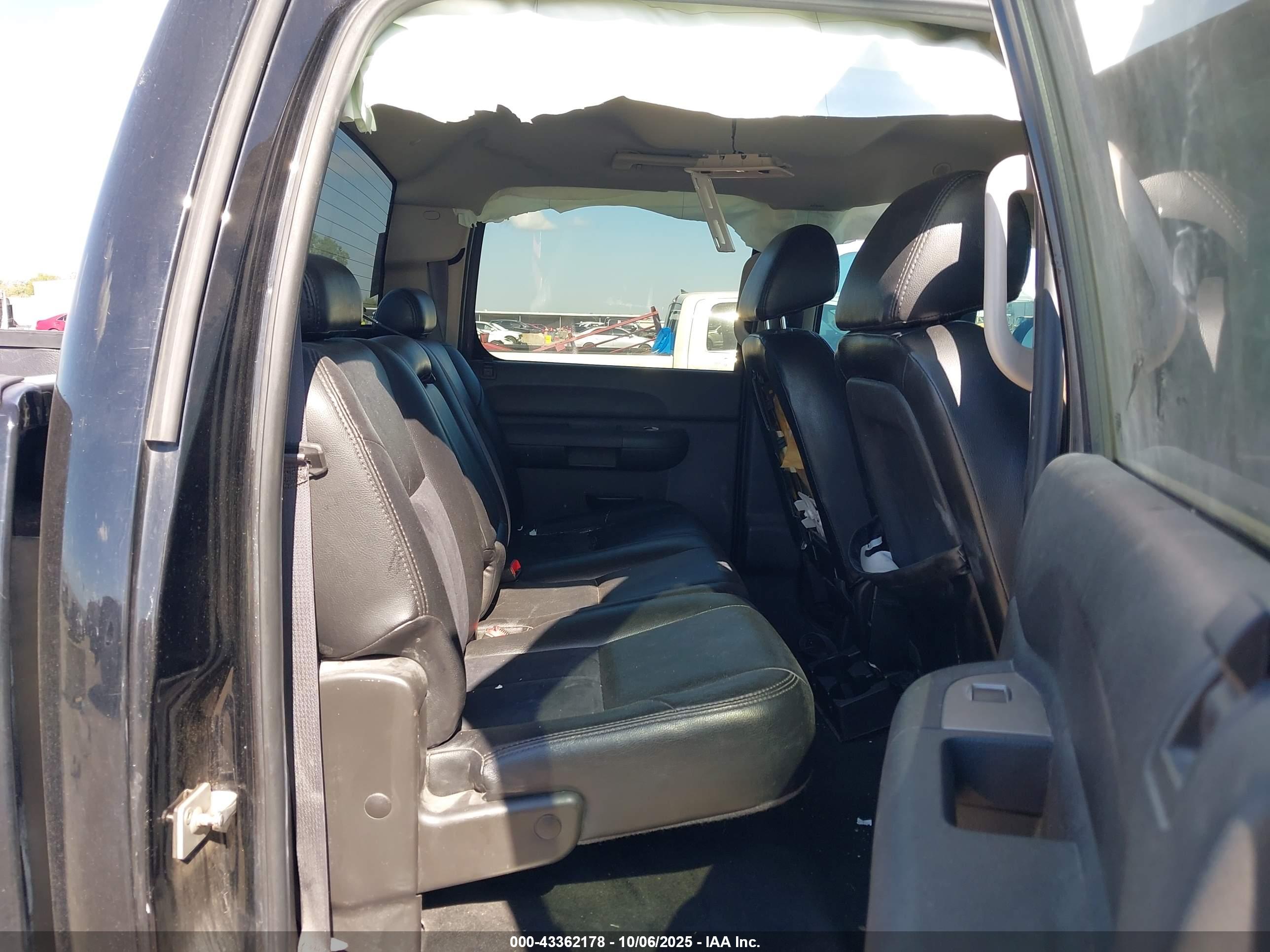 CHEVROLET SILVERADO image 8