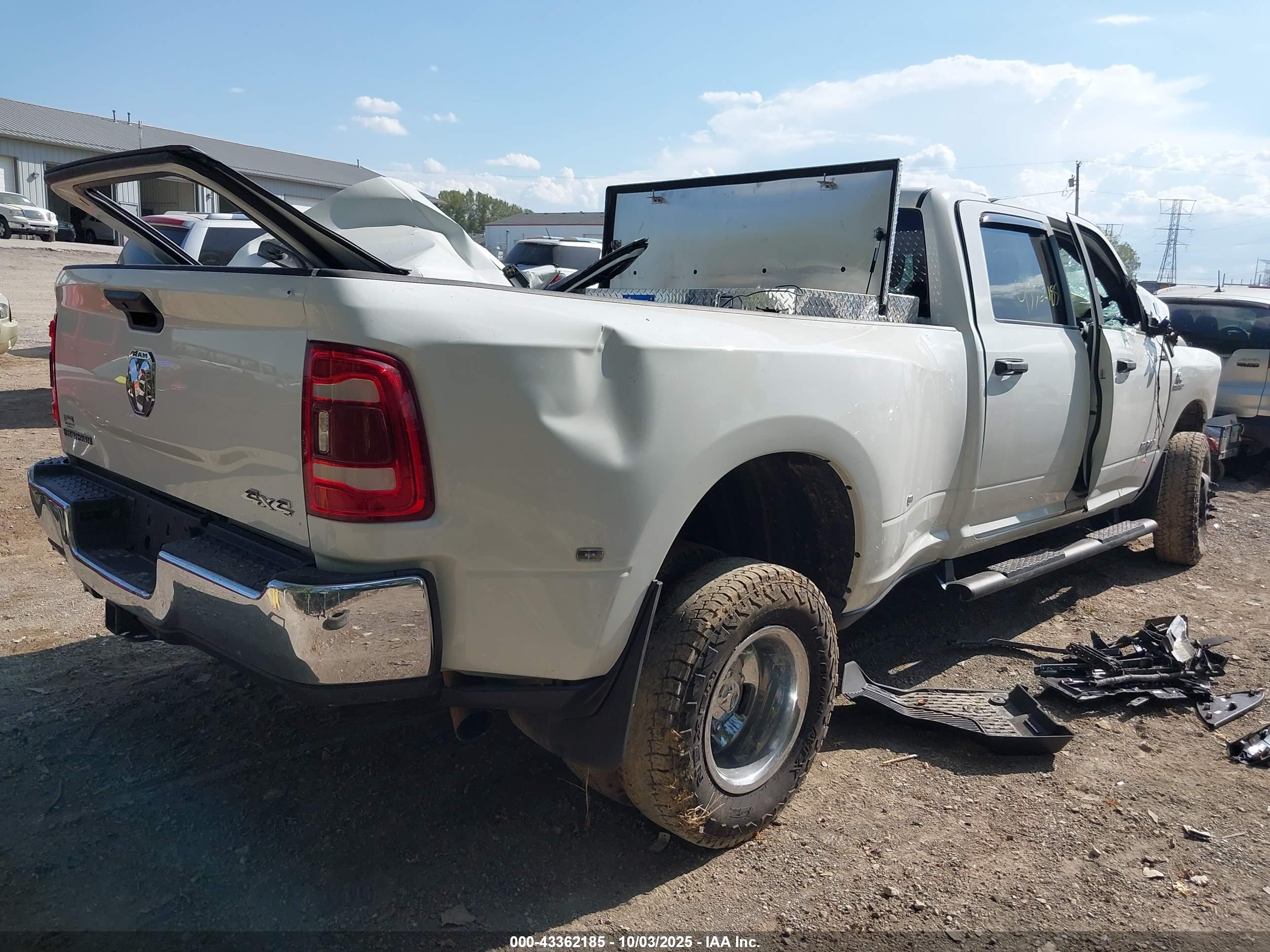 RAM 3500 image 4