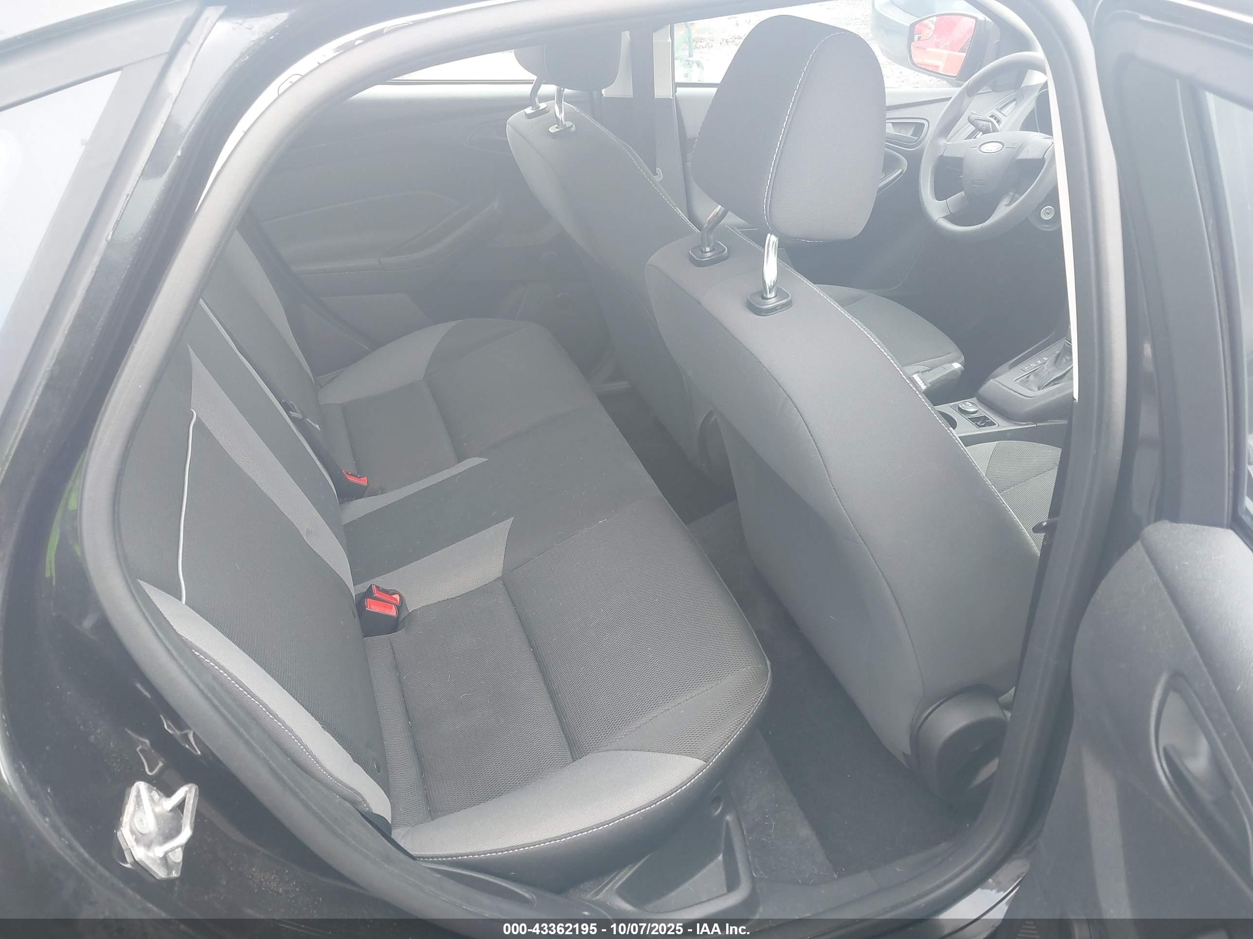 FORD FOCUS image 8