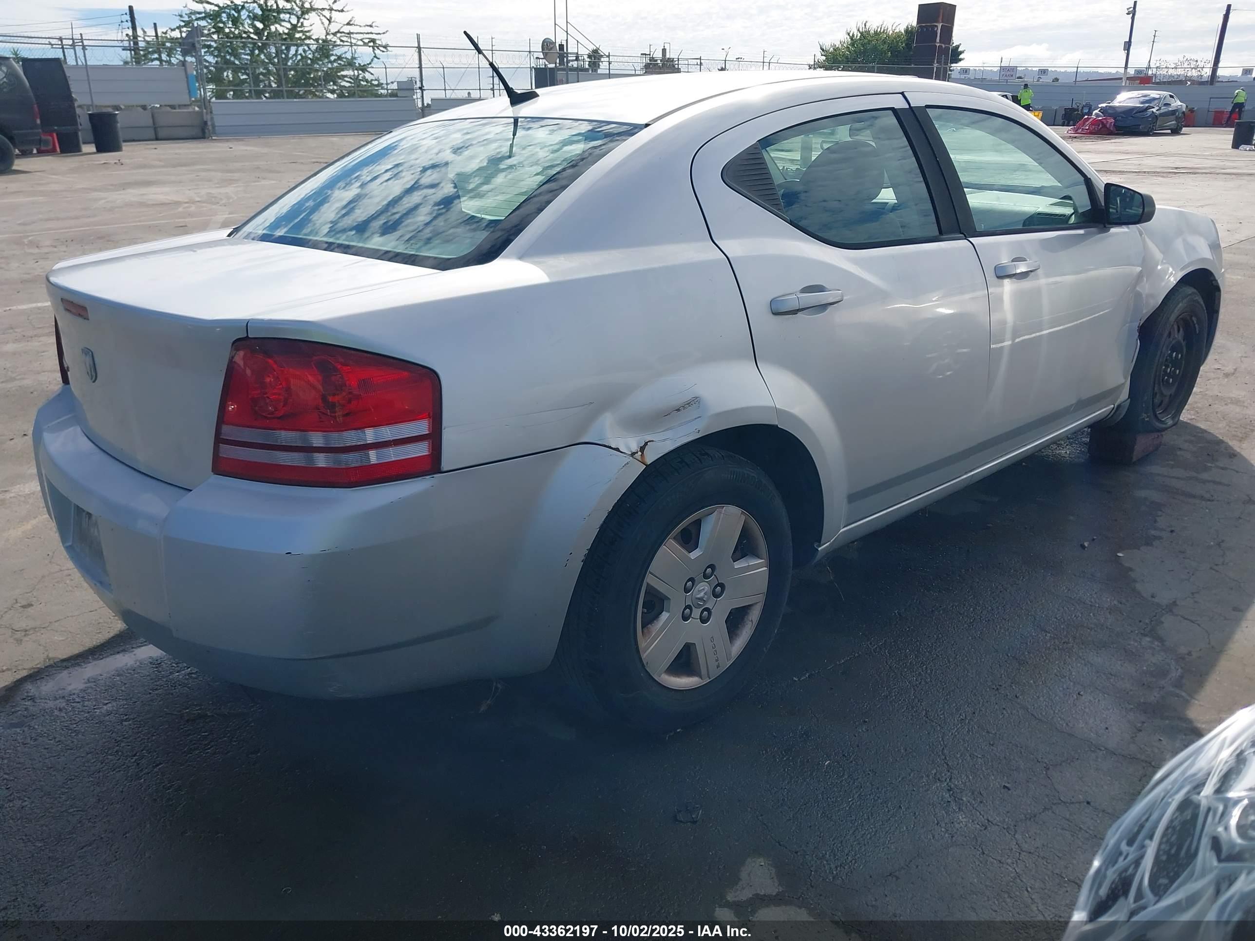 DODGE AVENGER image 4