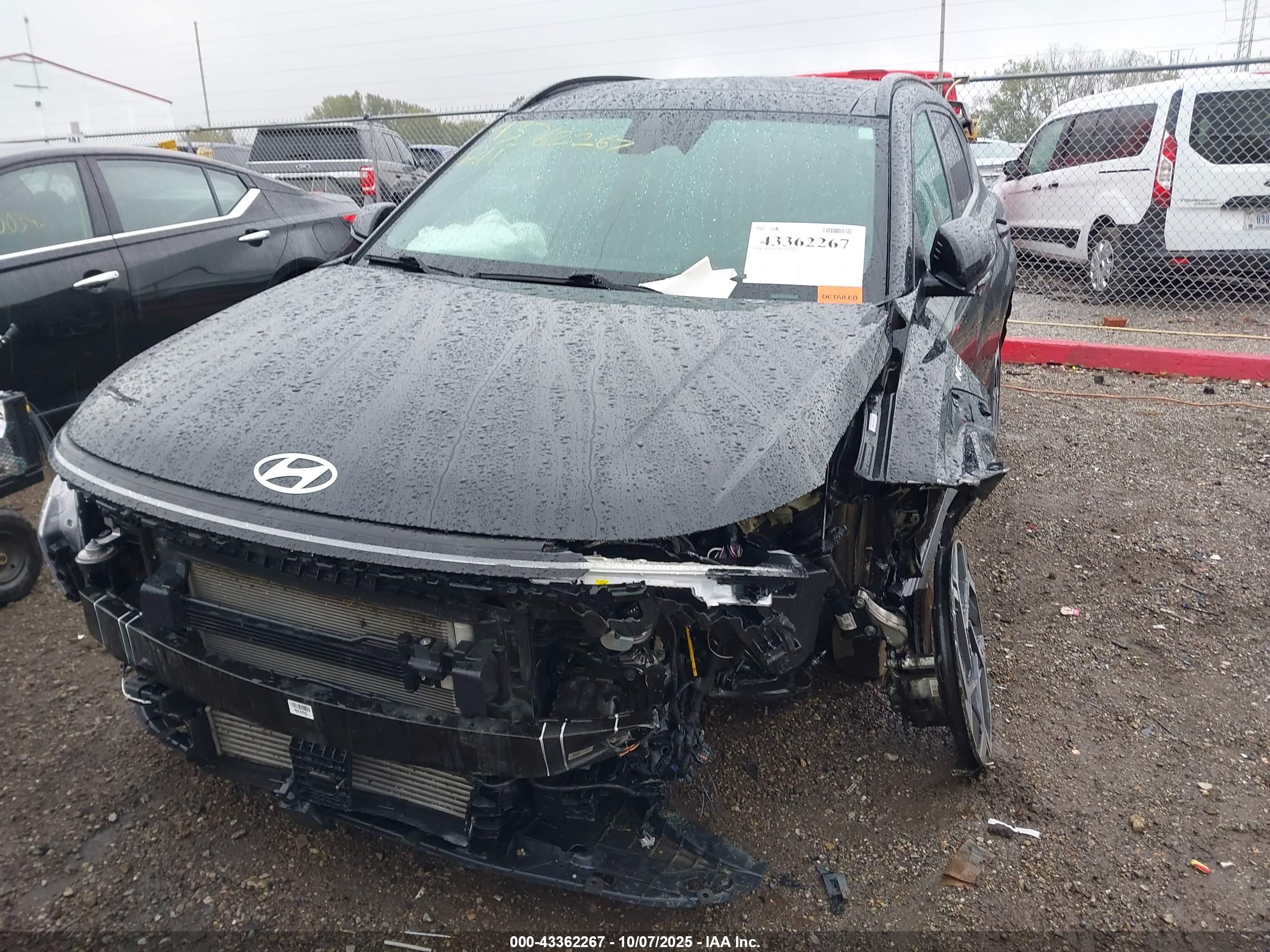 HYUNDAI KONA image 2