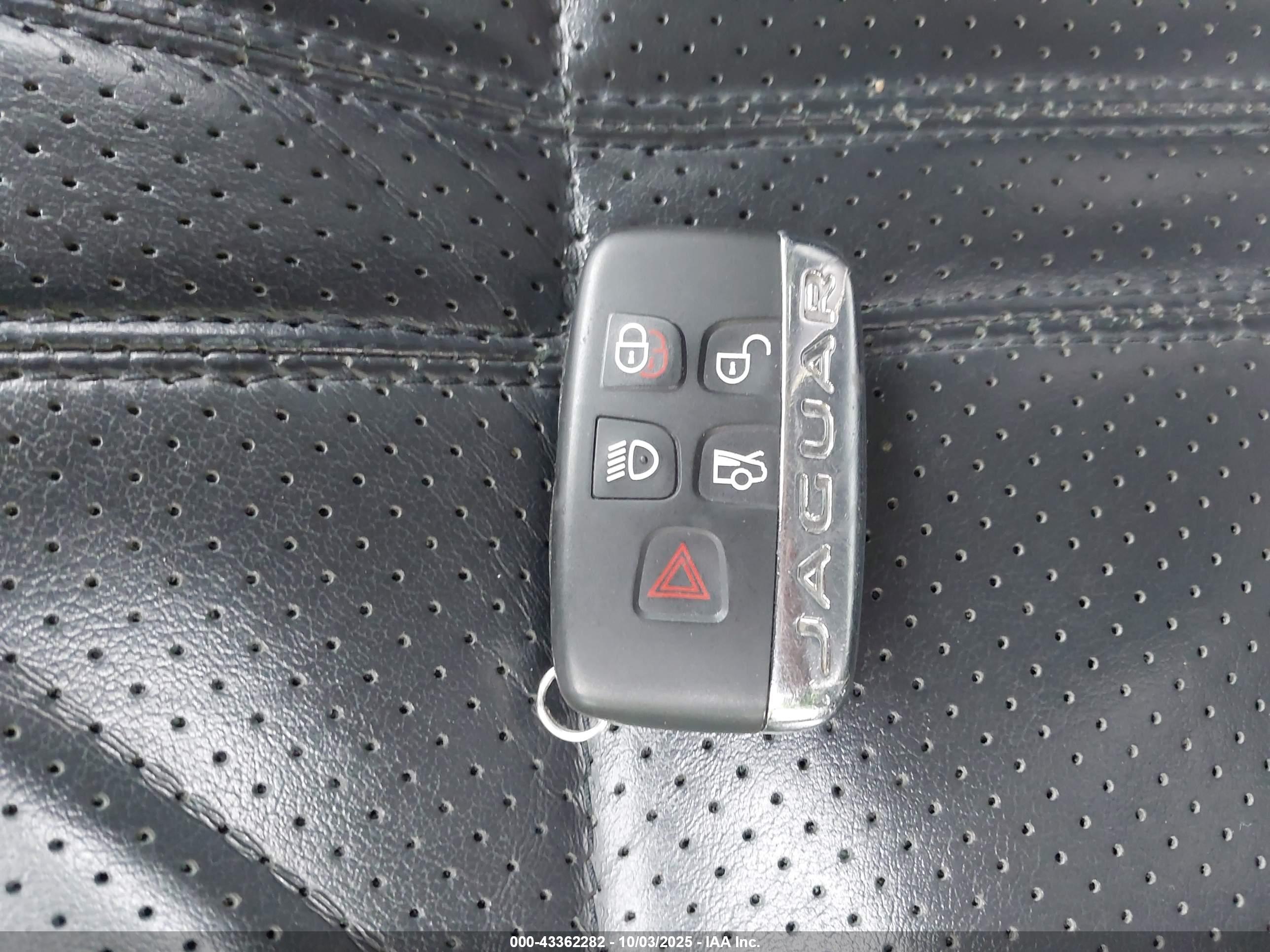 JAGUAR XJ image 11