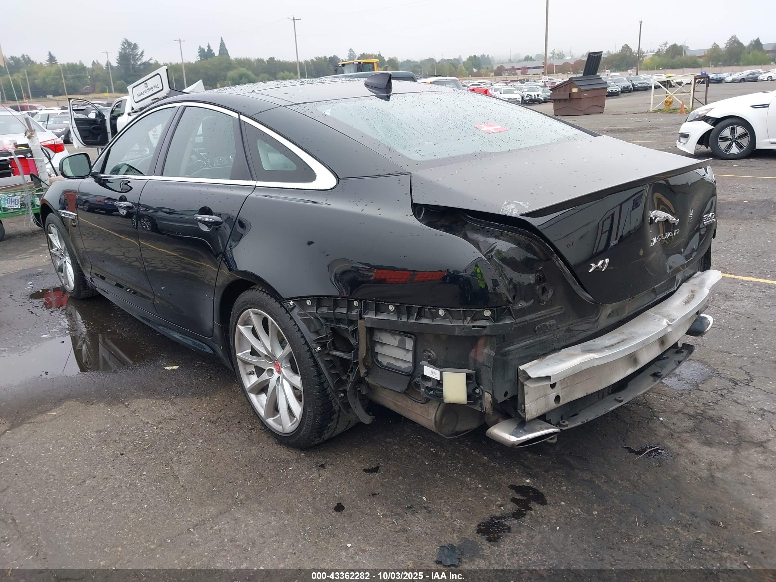 JAGUAR XJ image 3