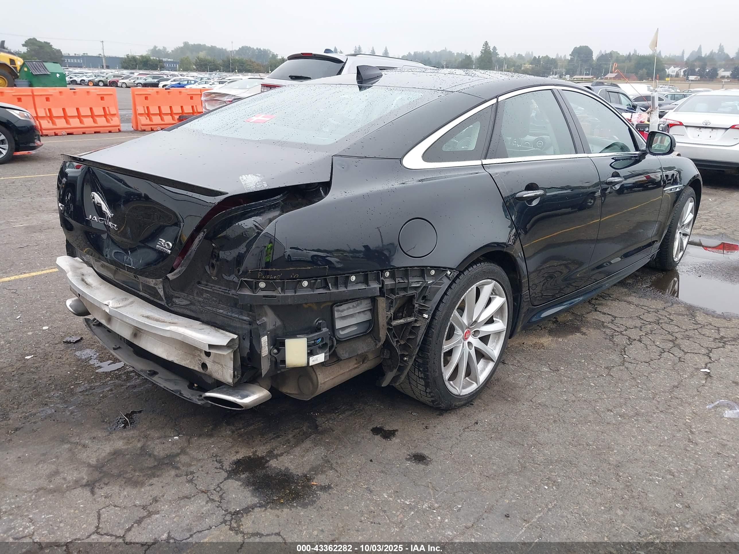 JAGUAR XJ image 4