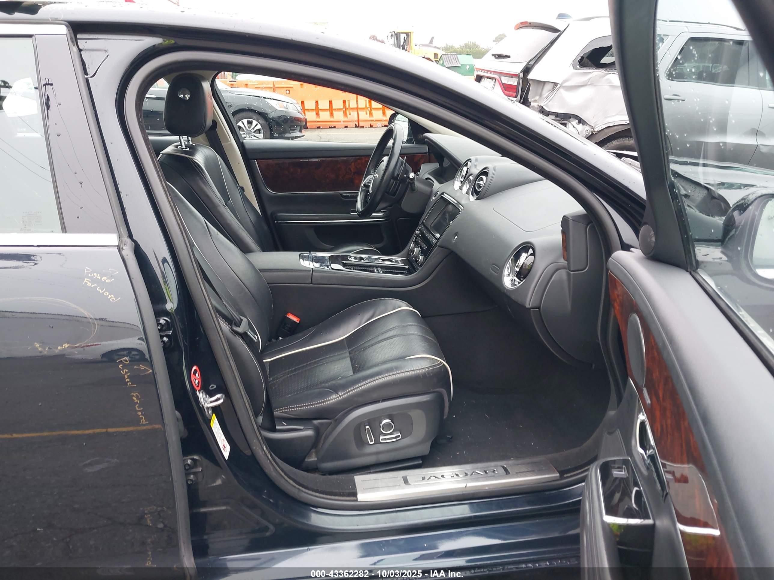 JAGUAR XJ image 5