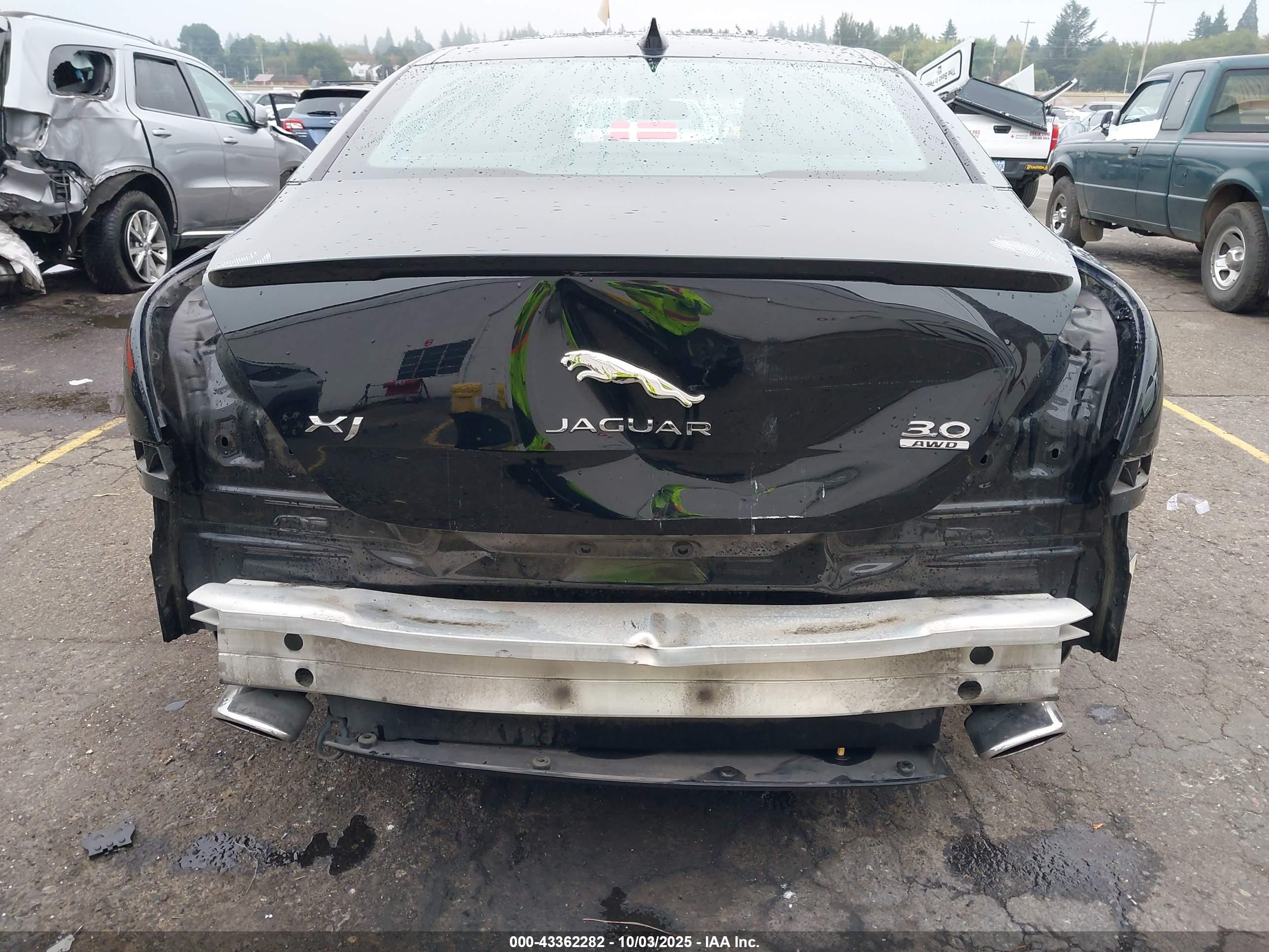 JAGUAR XJ image 6