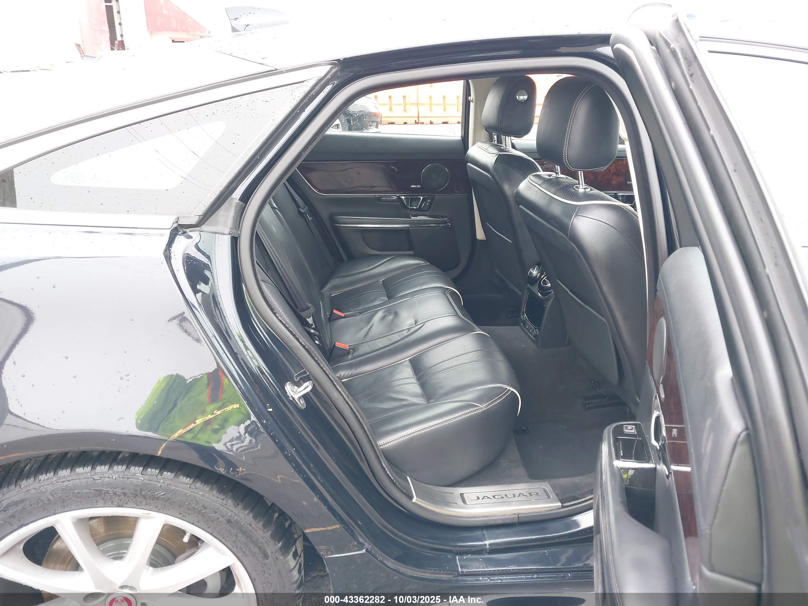 JAGUAR XJ image 8