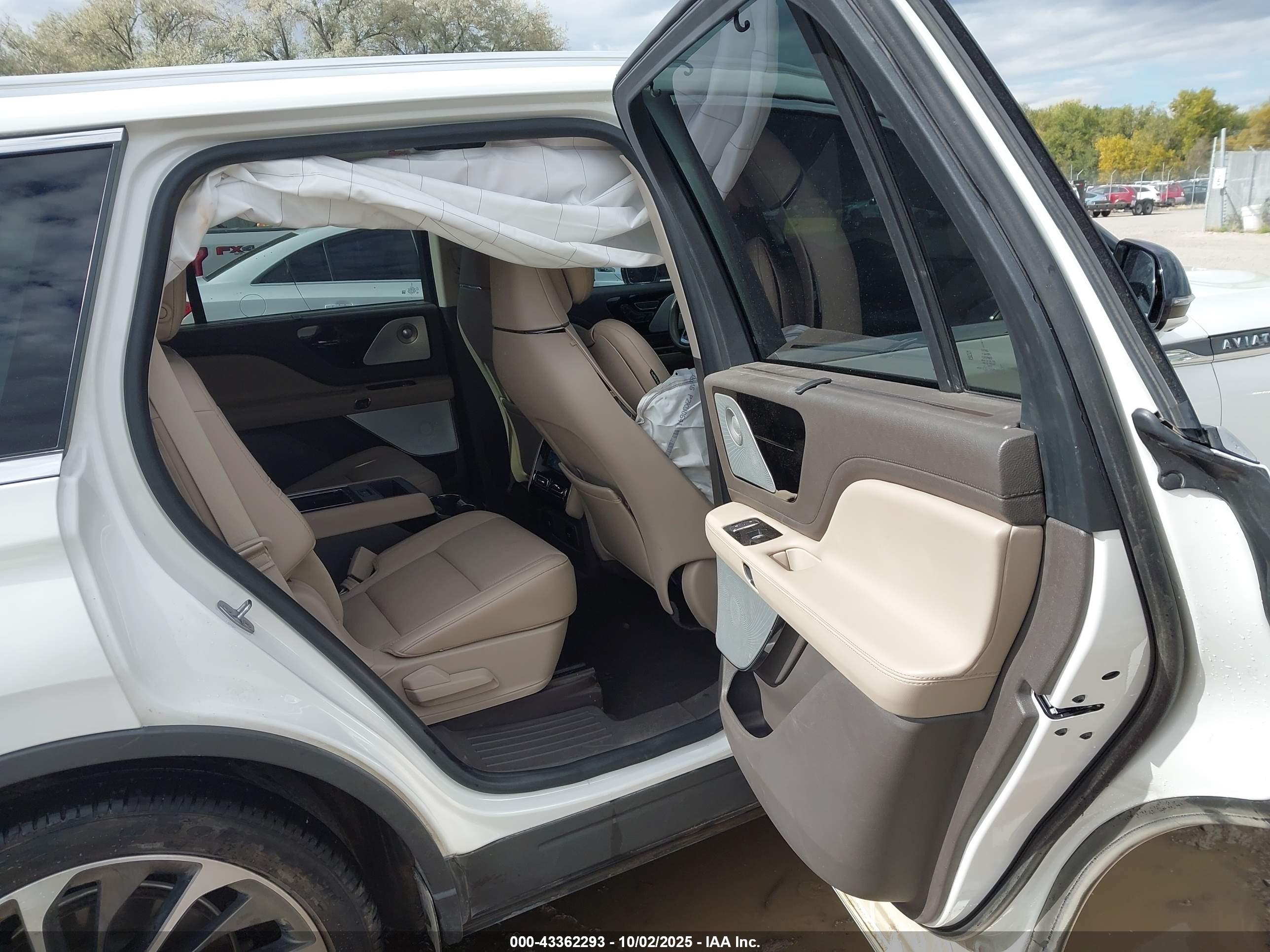 LINCOLN AVIATOR image 8