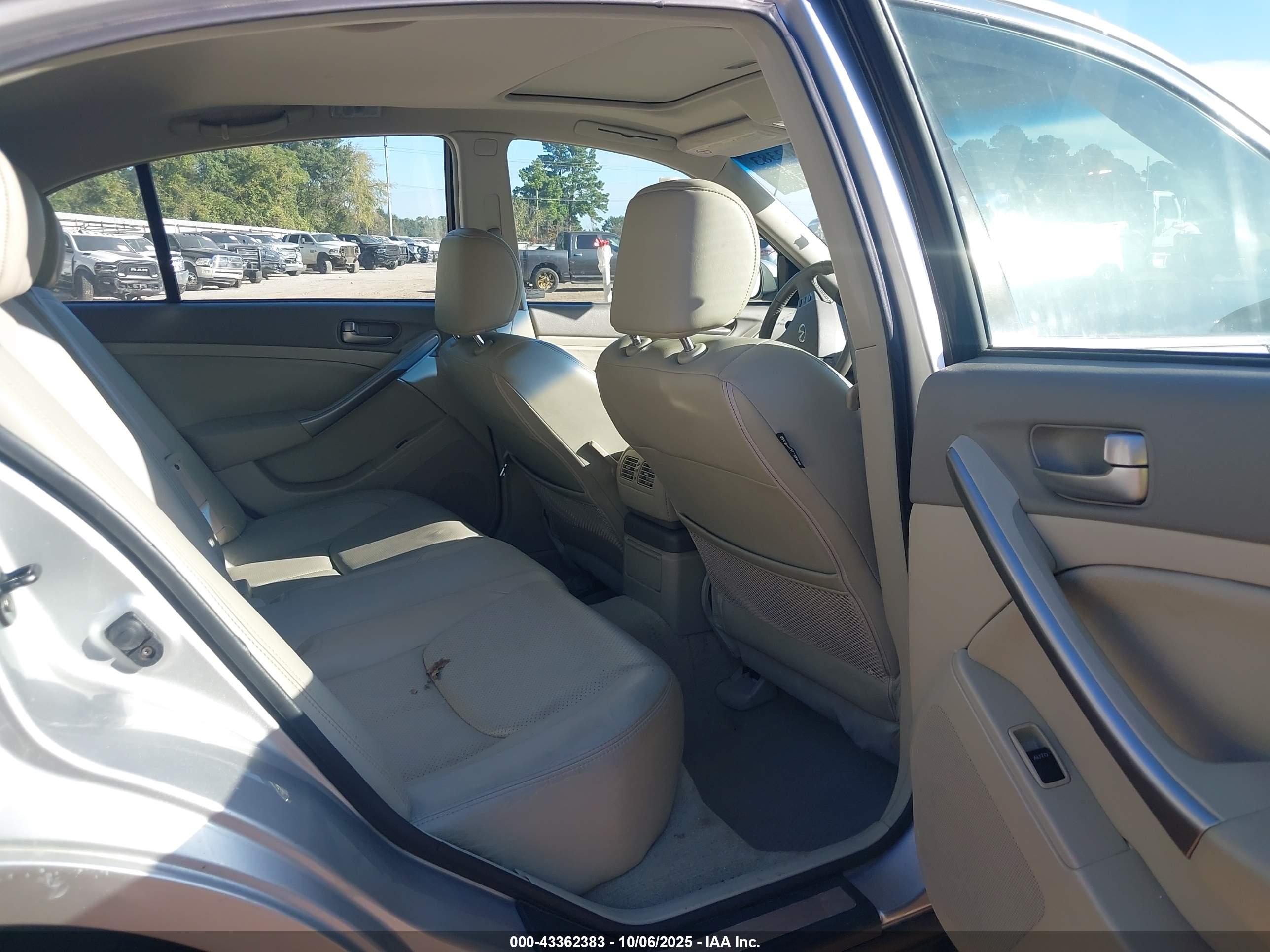 INFINITI G35 image 8