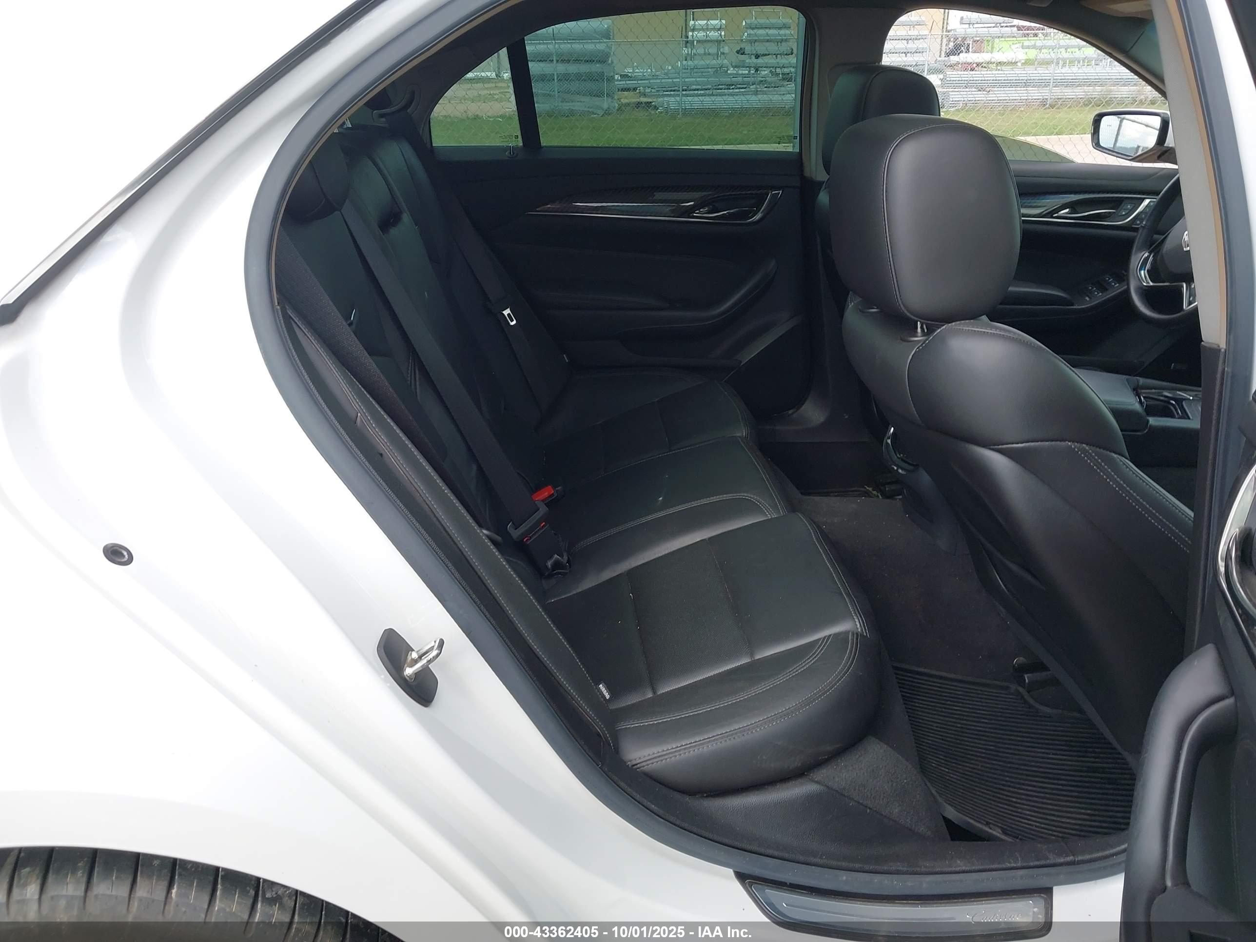 CADILLAC CTS image 8