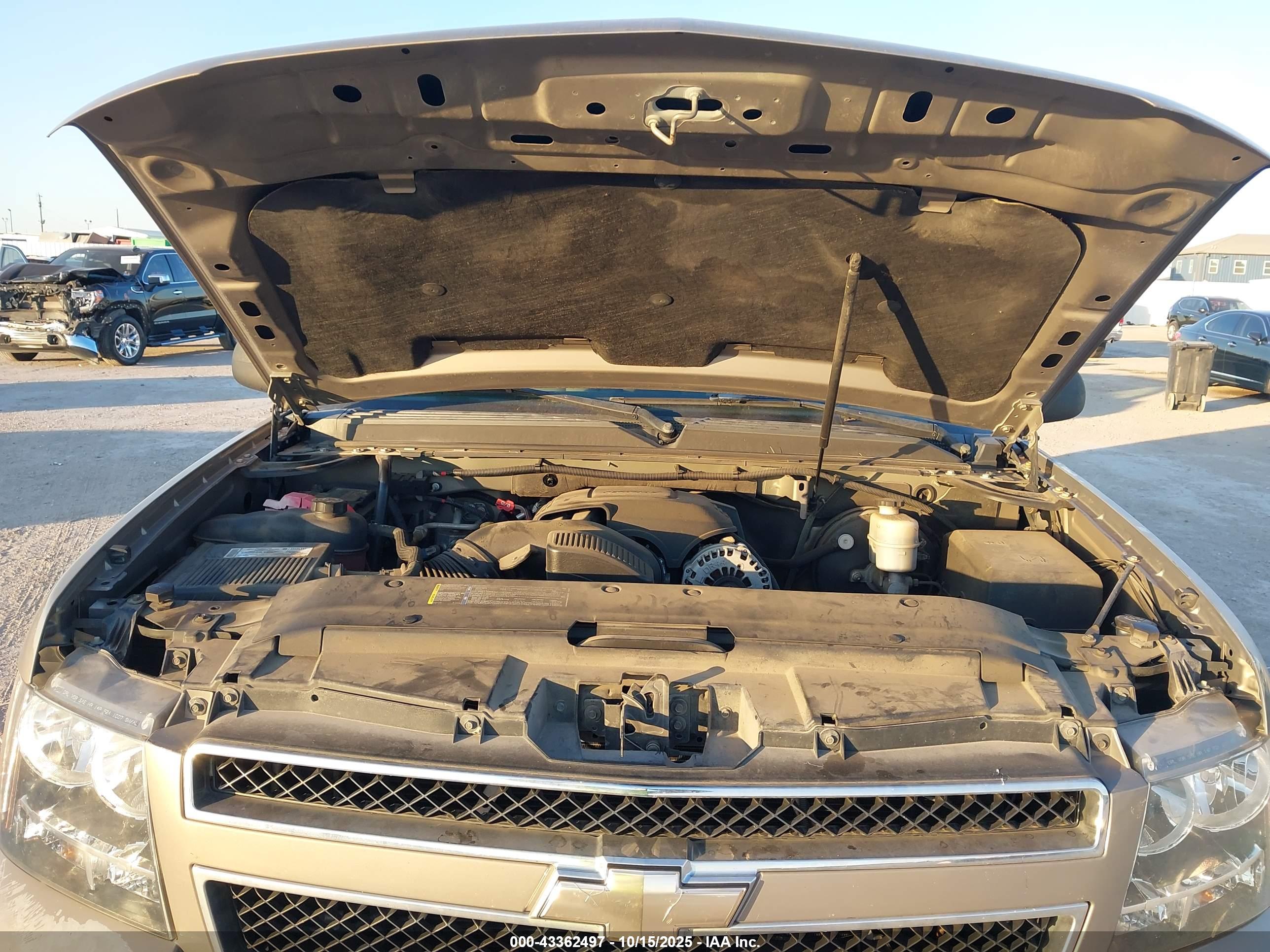 CHEVROLET TAHOE image 10