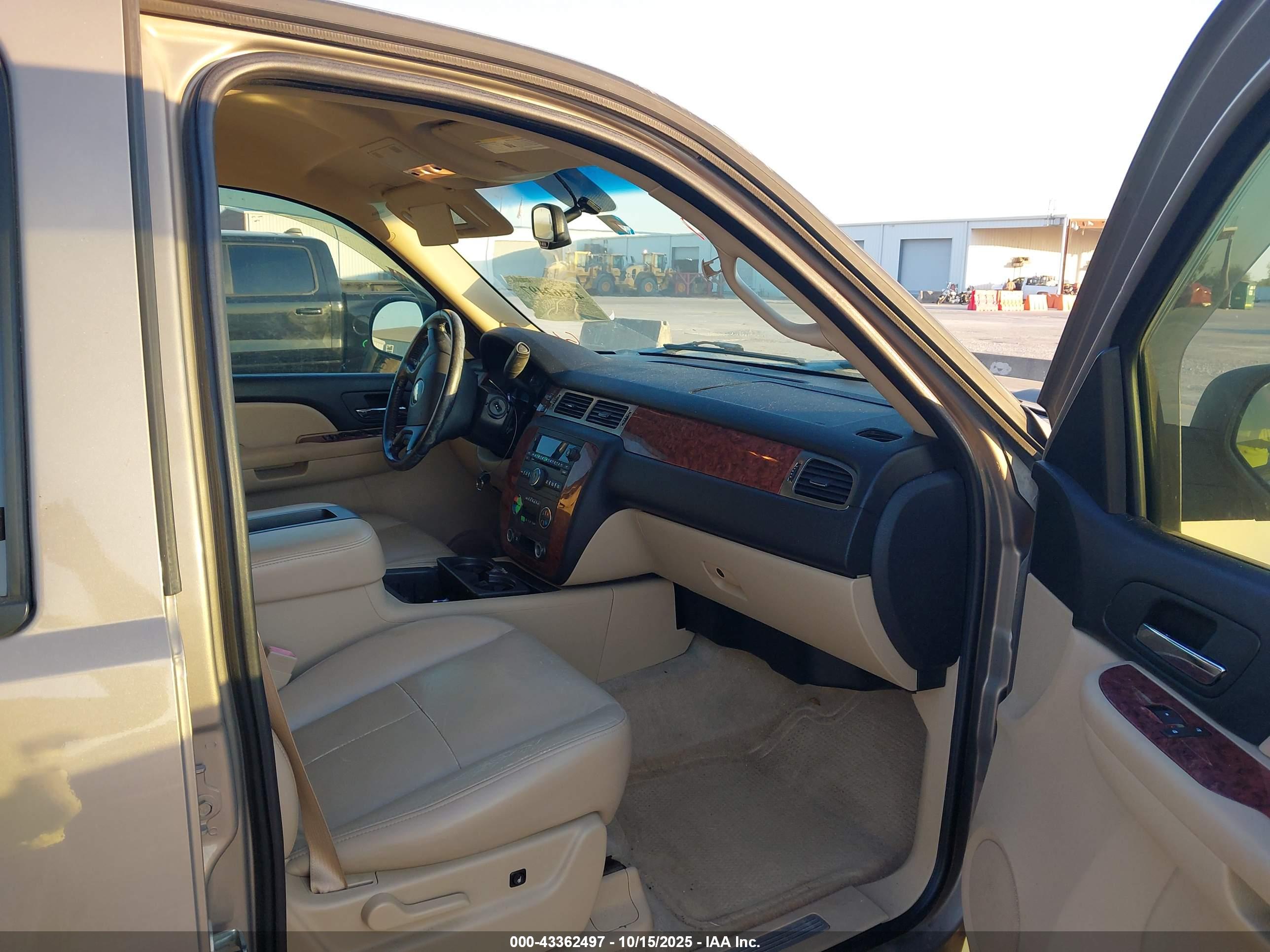 CHEVROLET TAHOE image 5